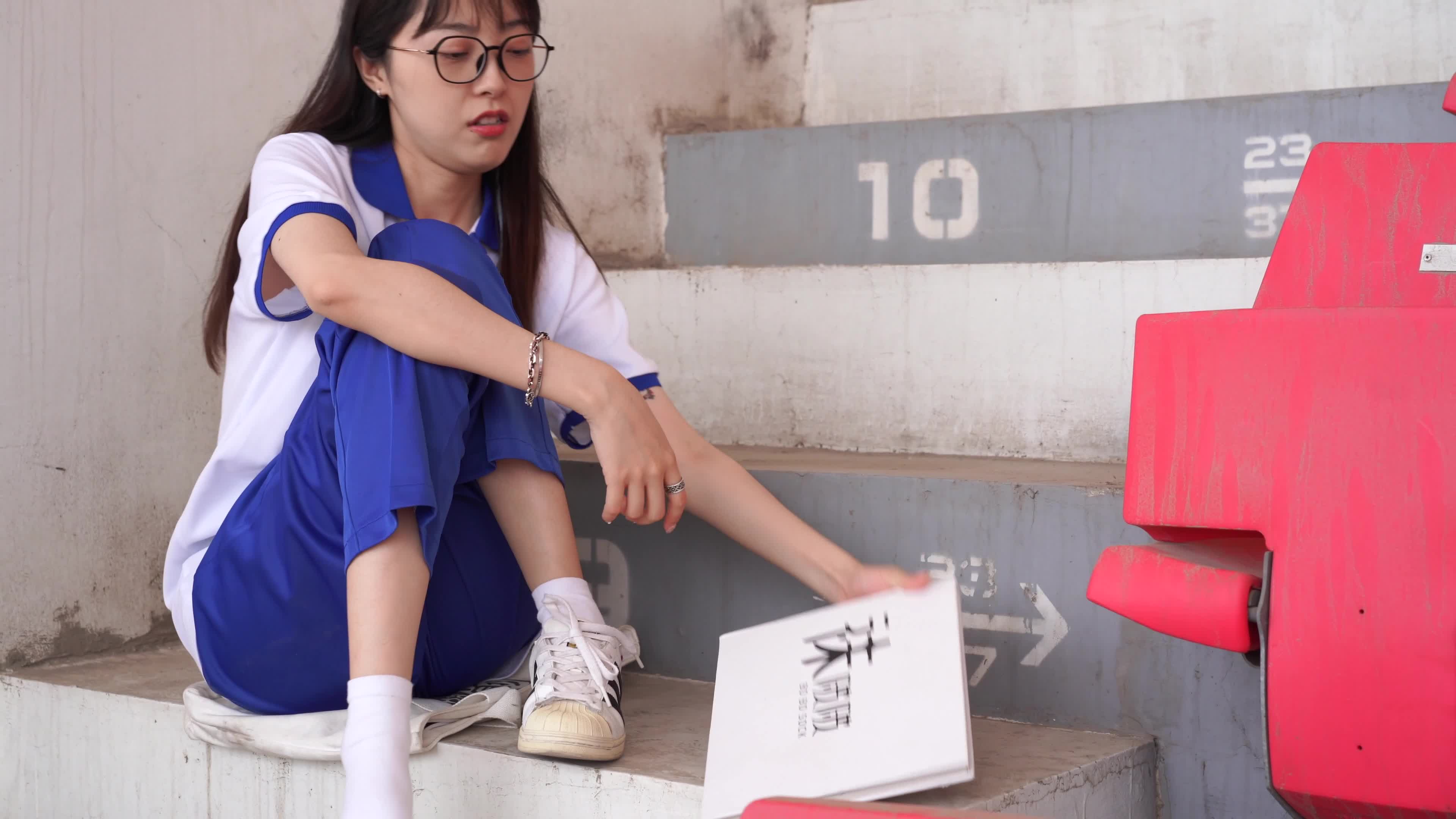 图片[2]-BoBoSocks袜啵啵_NO.002_稚予_校服_贝壳头_白棉袜_裸足_13P_1V_2.99GB-丽丝屋