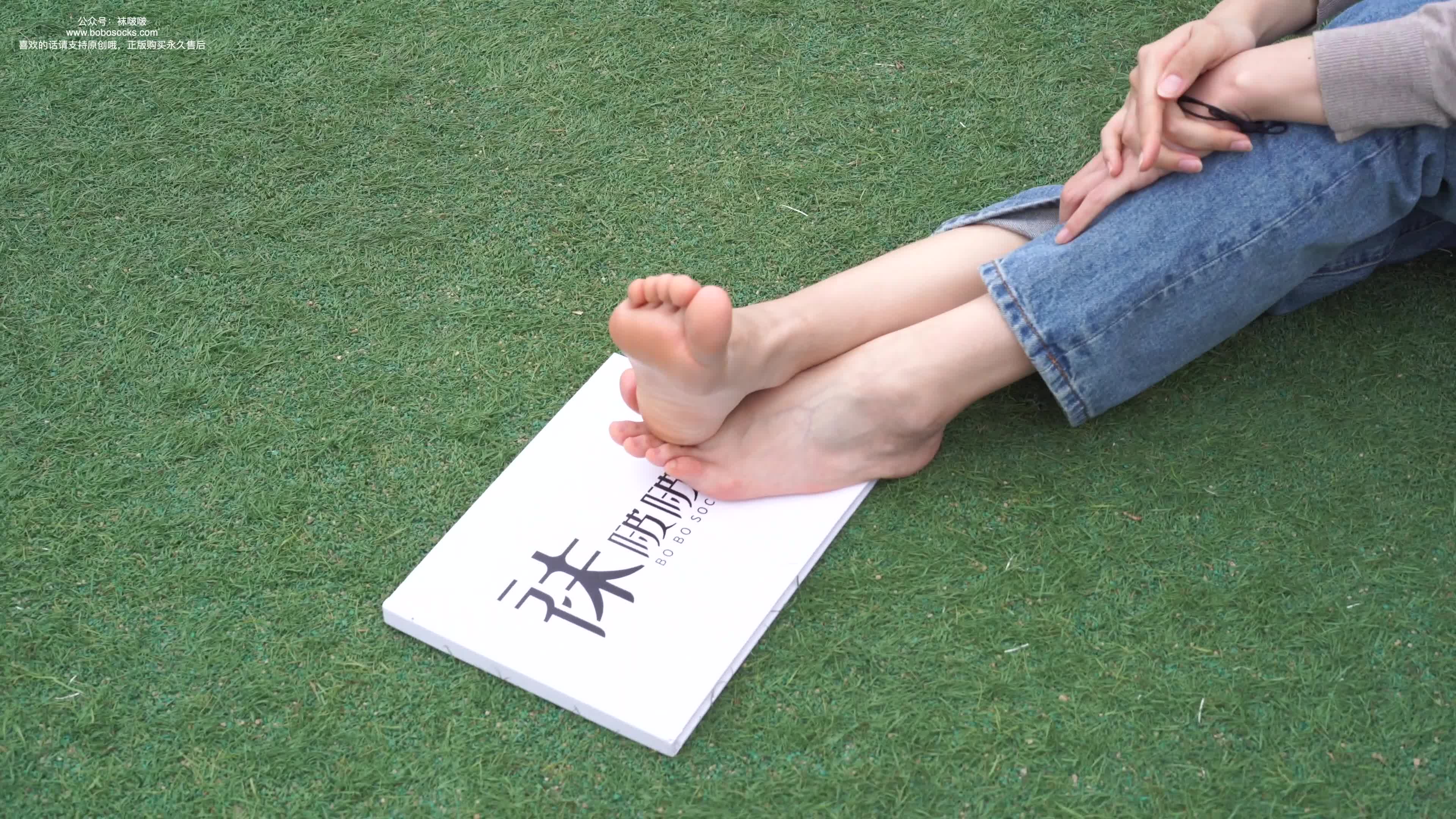 图片[4]-BoBoSocks袜啵啵_NO.004_泡芙_vans帆布鞋_白棉袜_裸足_127P_1V_3.25GB-丽丝屋