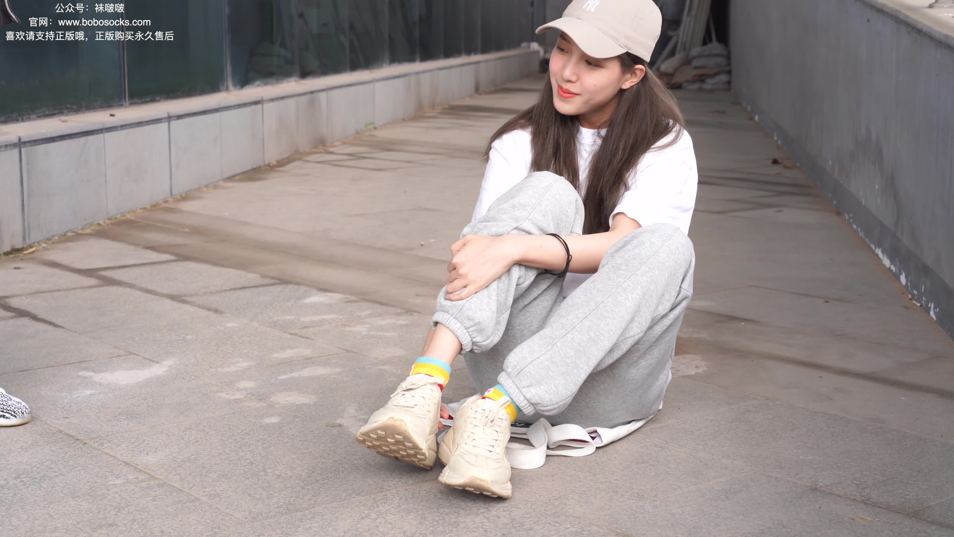 BoBoSocks袜啵啵_NO.012_泡芙_运动鞋_白棉袜_裸足_132P_1V_3.64GB-丽丝屋