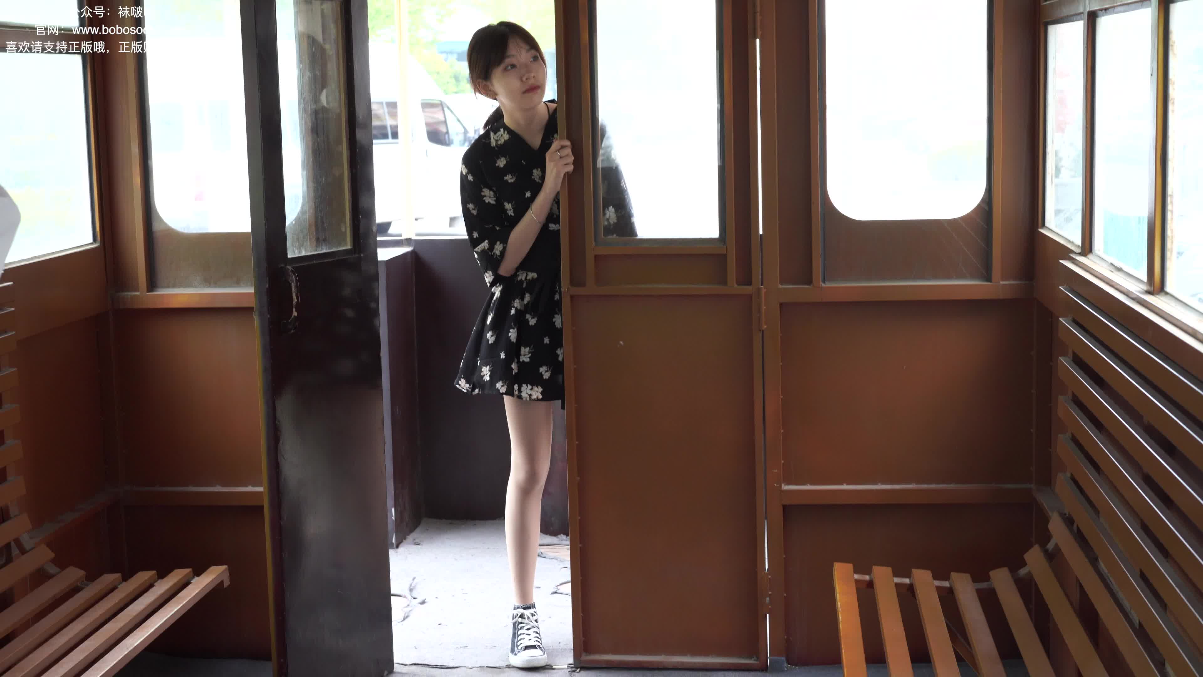 BoBoSocks袜啵啵_NO.013_小甜豆_匡威帆布鞋_浅灰色短棉袜_肉丝_132P_1V_8.07GB-丽丝屋