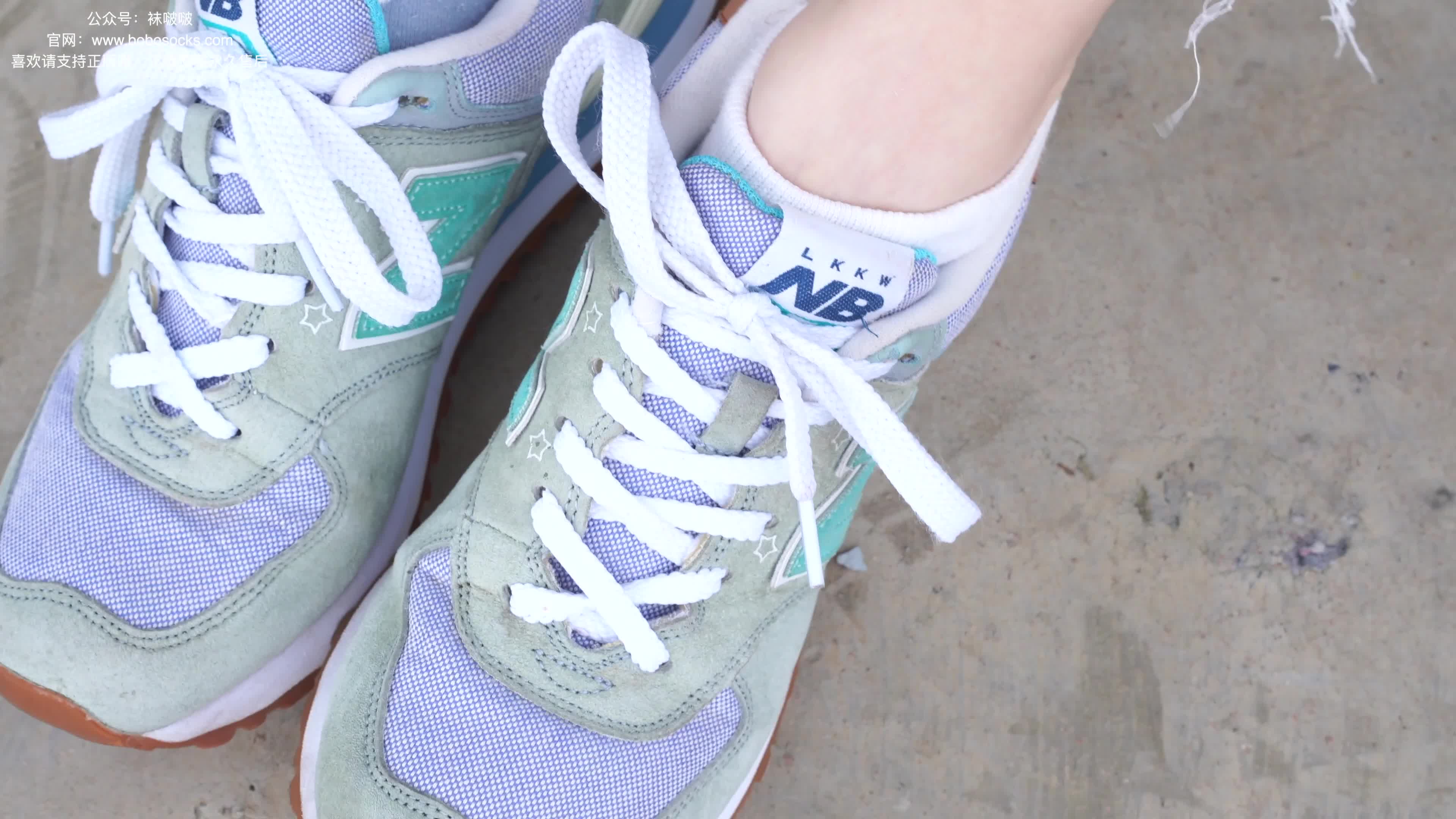 BoBoSocks袜啵啵_NO.020_熊熊_NB运动鞋_蓝色短棉袜_踩脏_裸足_150P_1V_4.88GB-丽丝屋