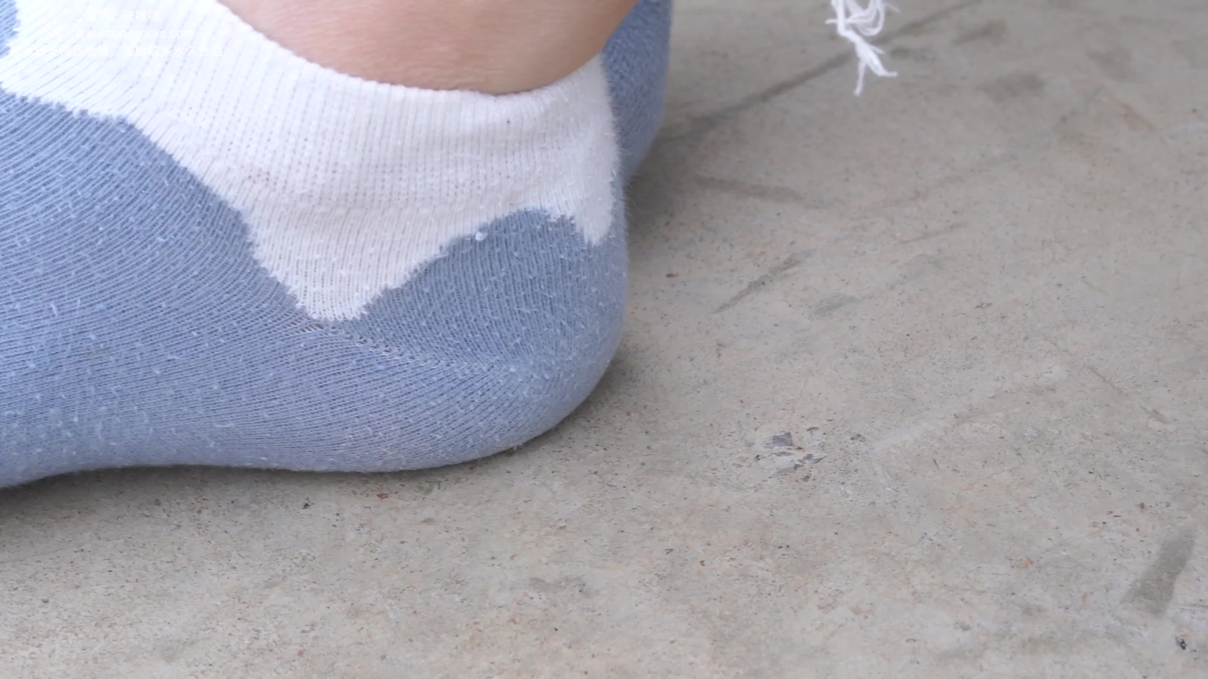 图片[3]-BoBoSocks袜啵啵_NO.020_熊熊_NB运动鞋_蓝色短棉袜_踩脏_裸足_150P_1V_4.88GB-丽丝屋