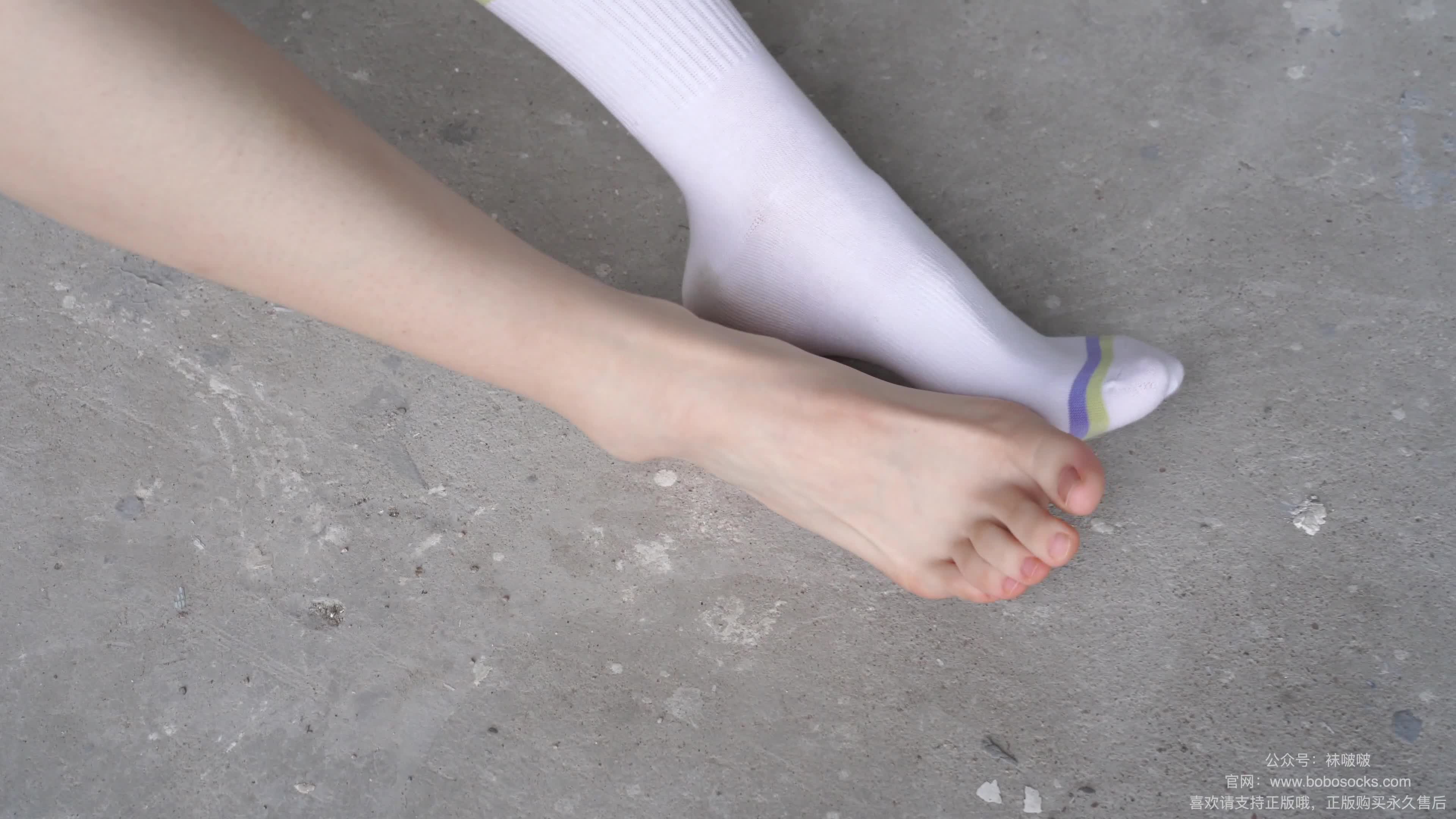 图片[4]-BoBoSocks袜啵啵_NO.025_熊熊_安踏运动鞋_白色棉袜_踩脏_裸足_146P_1V_5.23GB-丽丝屋