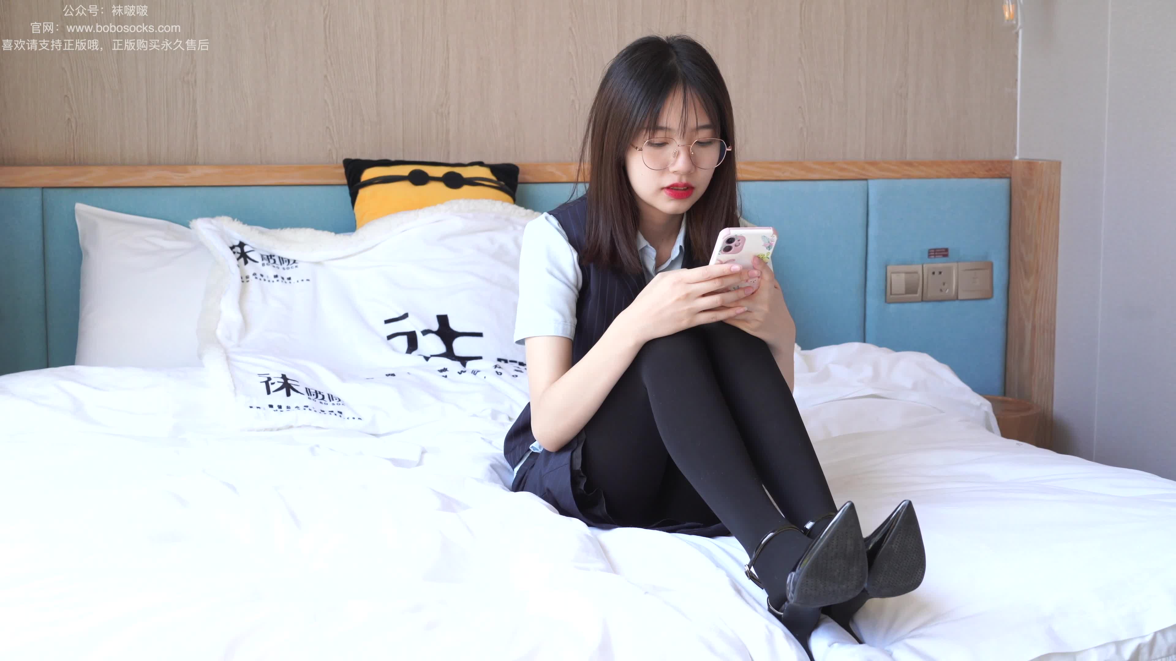 图片[2]-BoBoSocks袜啵啵_NO.038_小甜豆_建行行服_高跟鞋_厚黑丝_131P_1V_6.37GB-丽丝屋