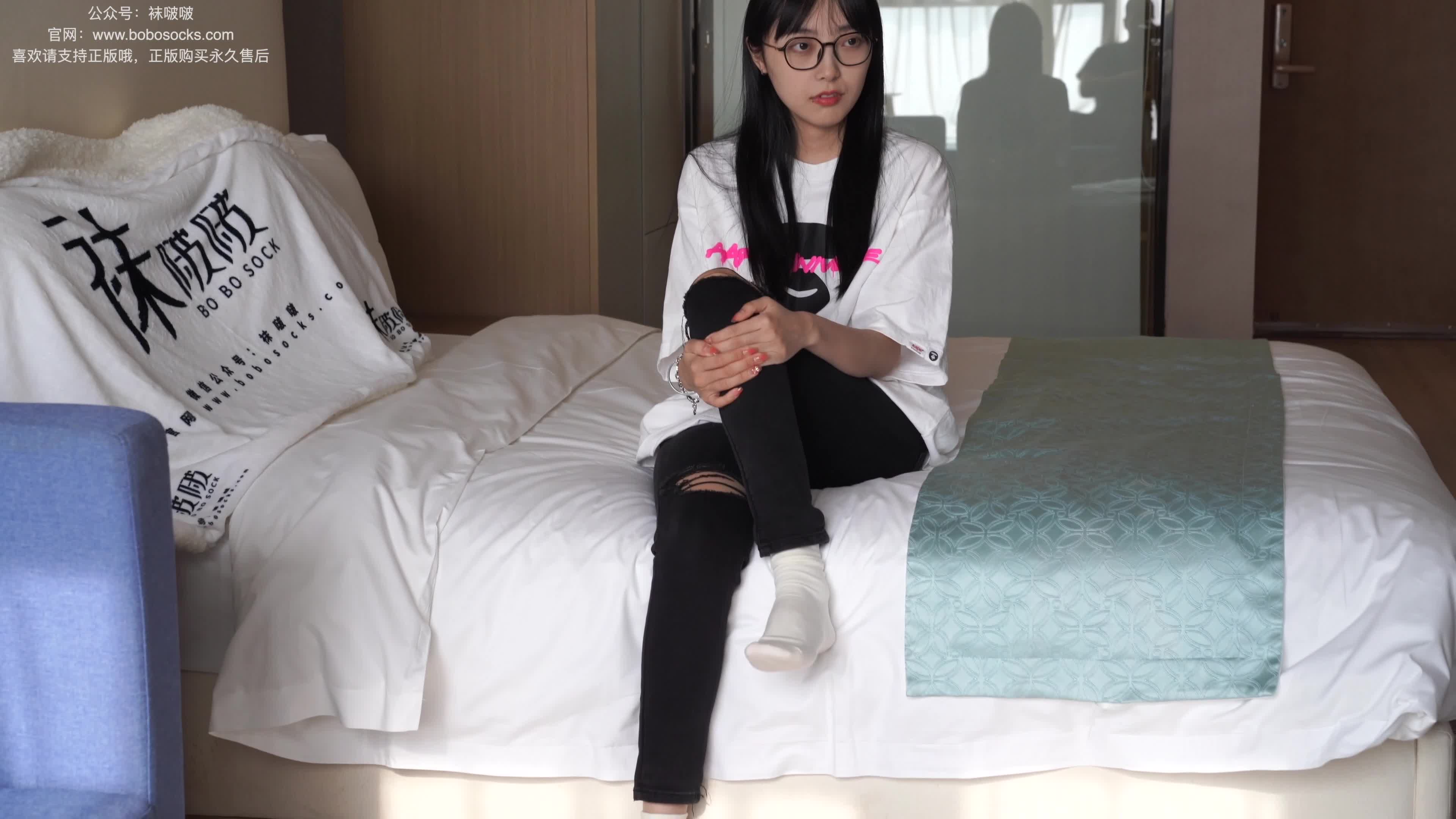 图片[2]-BoBoSocks袜啵啵_NO.055_稚予_斯凯奇运动鞋_白棉袜_黑棉袜_139P_1V_6.67GB-丽丝屋