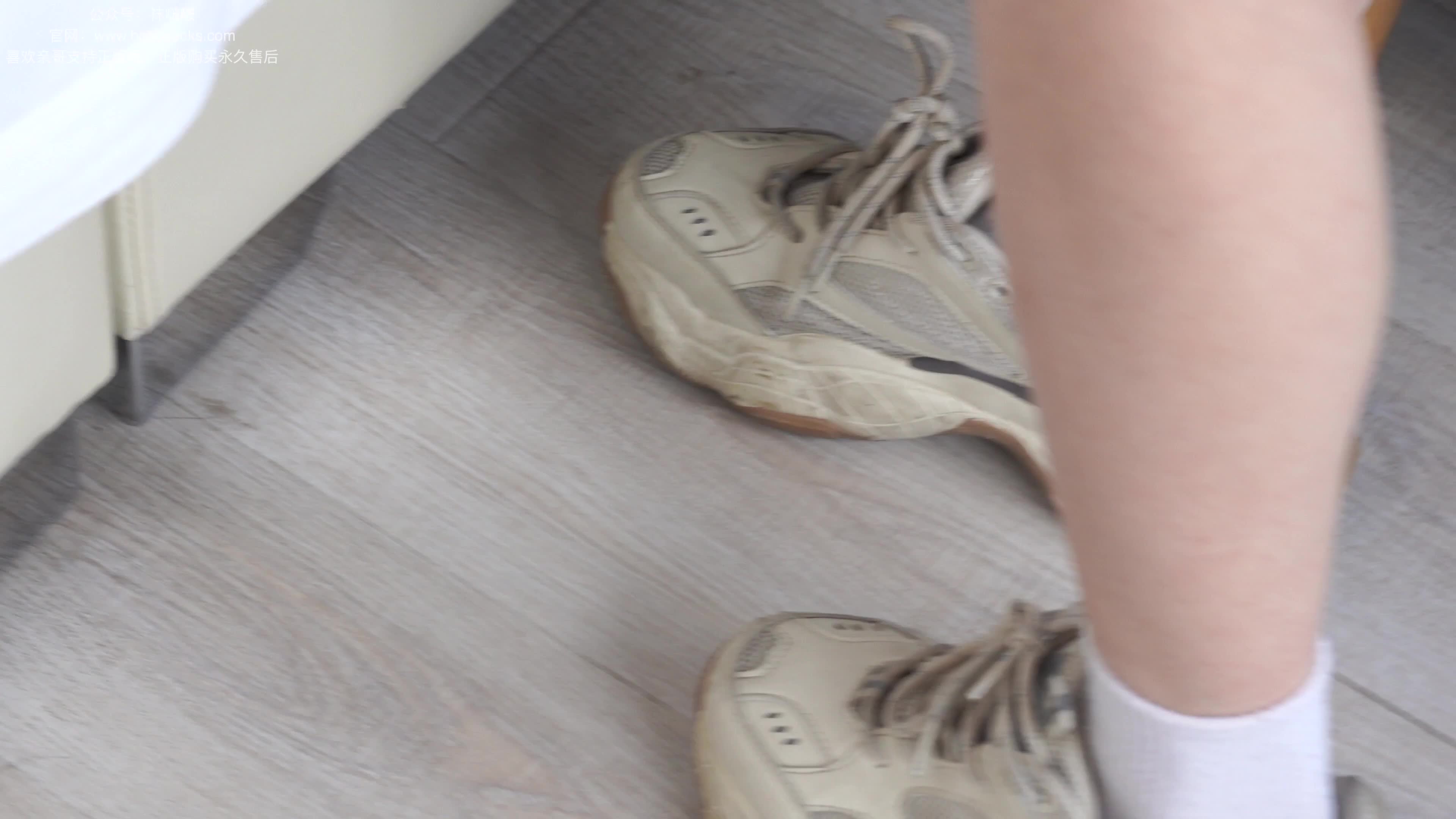 BoBoSocks袜啵啵_NO.084_苏苏_运动鞋_日常所穿白棉袜_裸足_140P_1V_4.99GB-丽丝屋