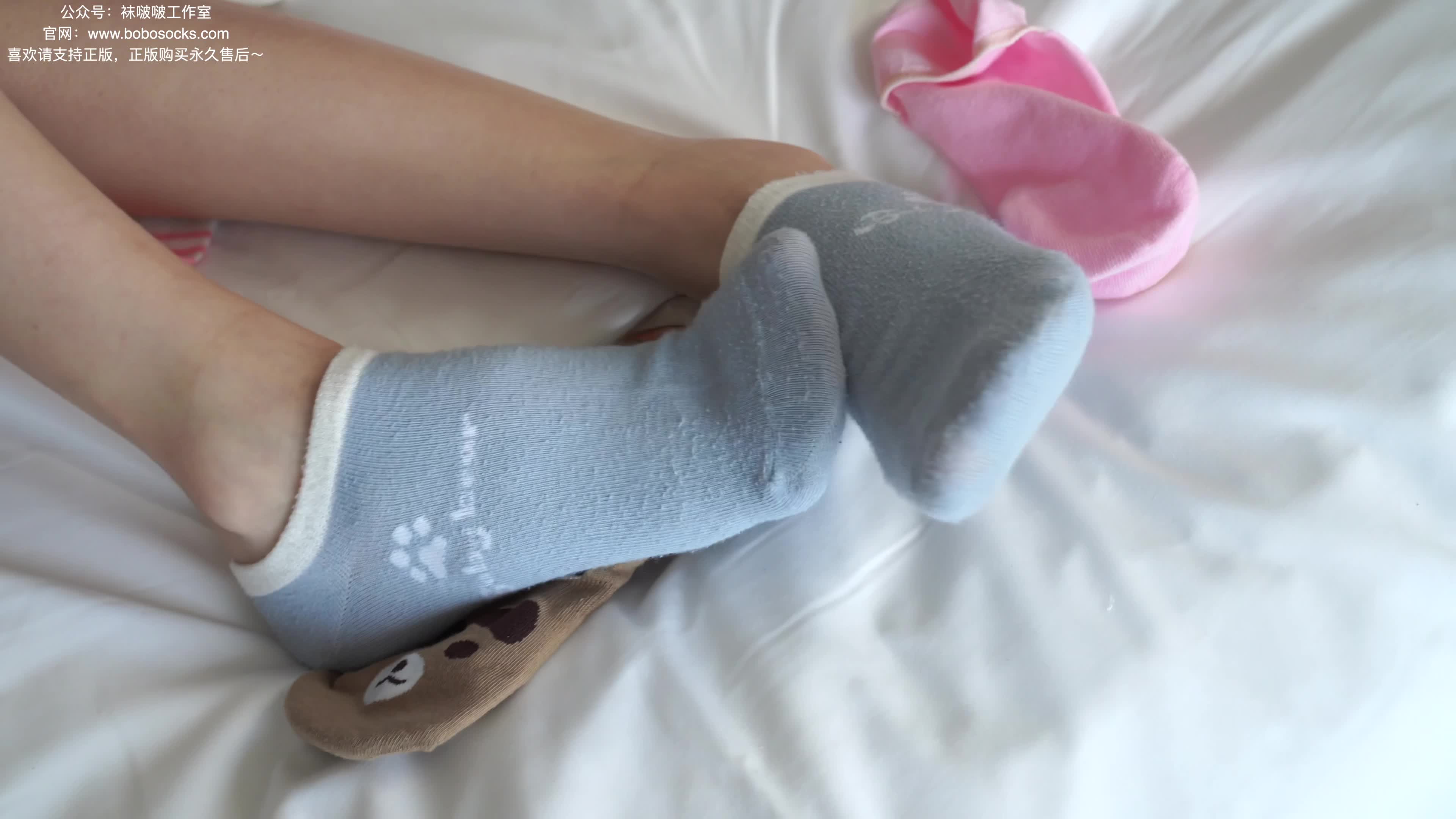 图片[2]-BoBoSocks袜啵啵_NO.127_稚予_麦昆板鞋_两双自然穿旧棉袜_裸足_139P_1V_5.64GB-丽丝屋