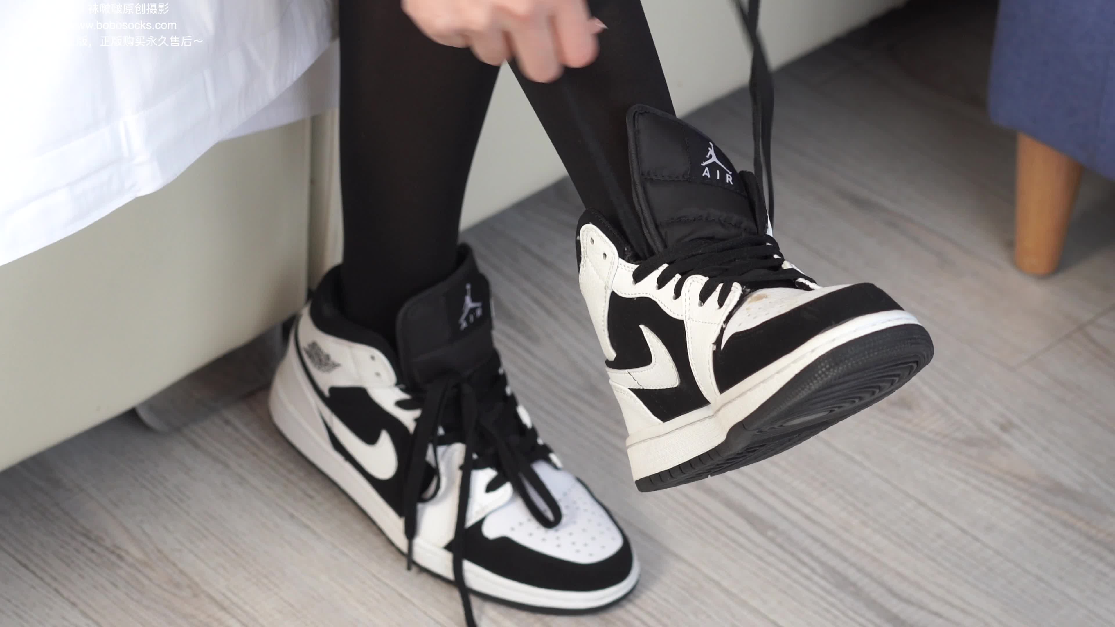 BoBoSocks袜啵啵_NO.132_小甜豆_aj1板鞋_蓝色短靴_厚黑丝_厚红丝_145P_6.54G-丽丝屋