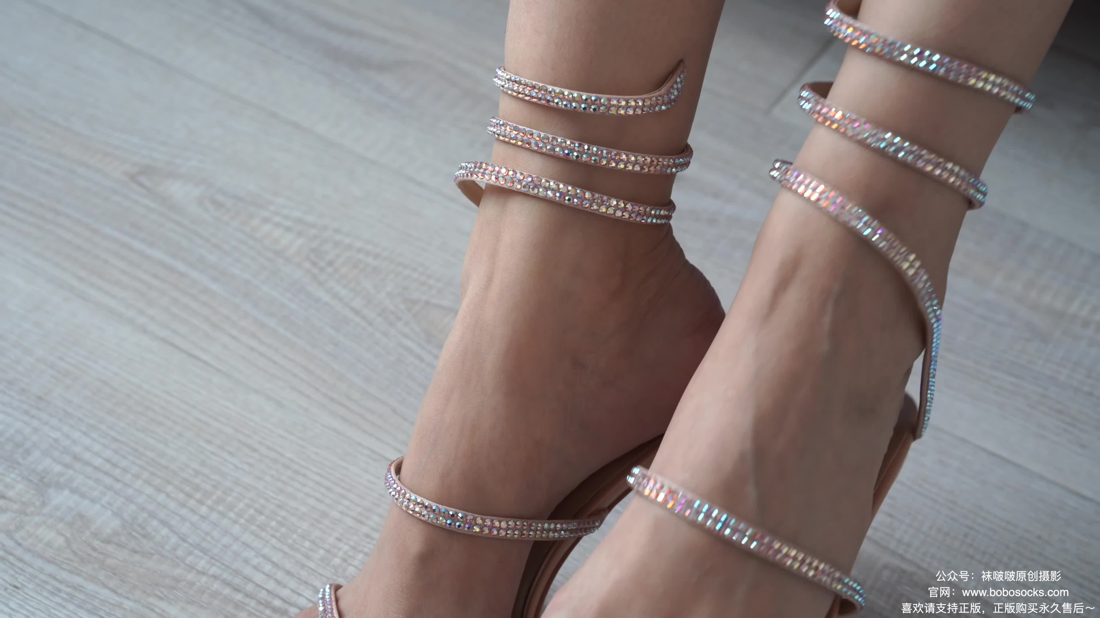 图片[5]-BoBoSocks袜啵啵_NO.155_小安_两双高跟鞋_黑丝_仅穿鞋部分_裸足_涂指甲油_140P1V_6.44G-丽丝屋