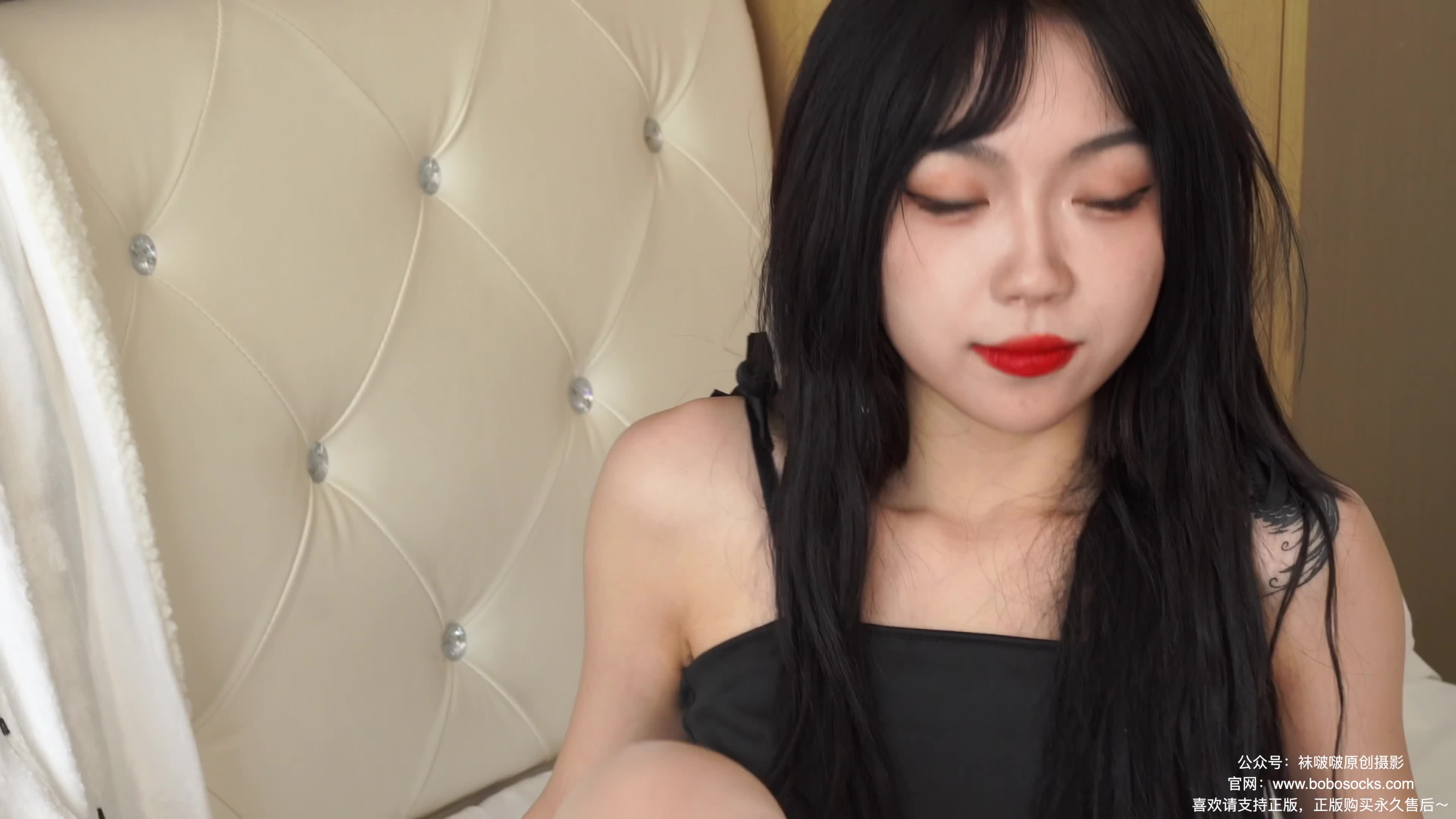 图片[4]-BoBoSocks袜啵啵_NO.170_周周_两双高跟凉鞋_油亮肉丝_脚尖透明款_厚肉丝_两双丝袜叠穿_油亮在外厚肉丝在内_158P1V_6.69G-丽丝屋