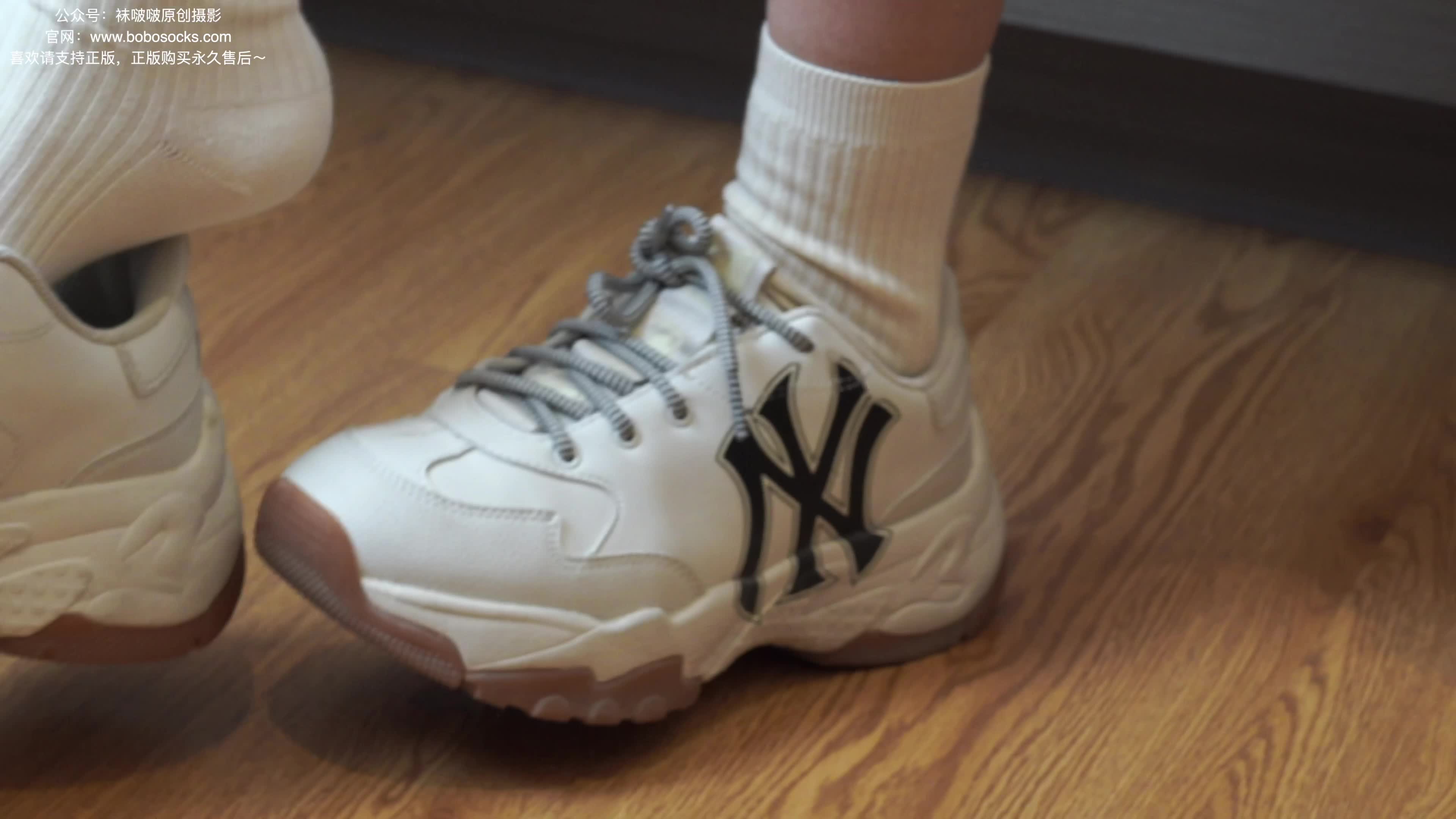 图片[2]-BoBoSocks袜啵啵_NO.176_小安_运动鞋_白棉袜_裸足_139P1V_5.85G-丽丝屋