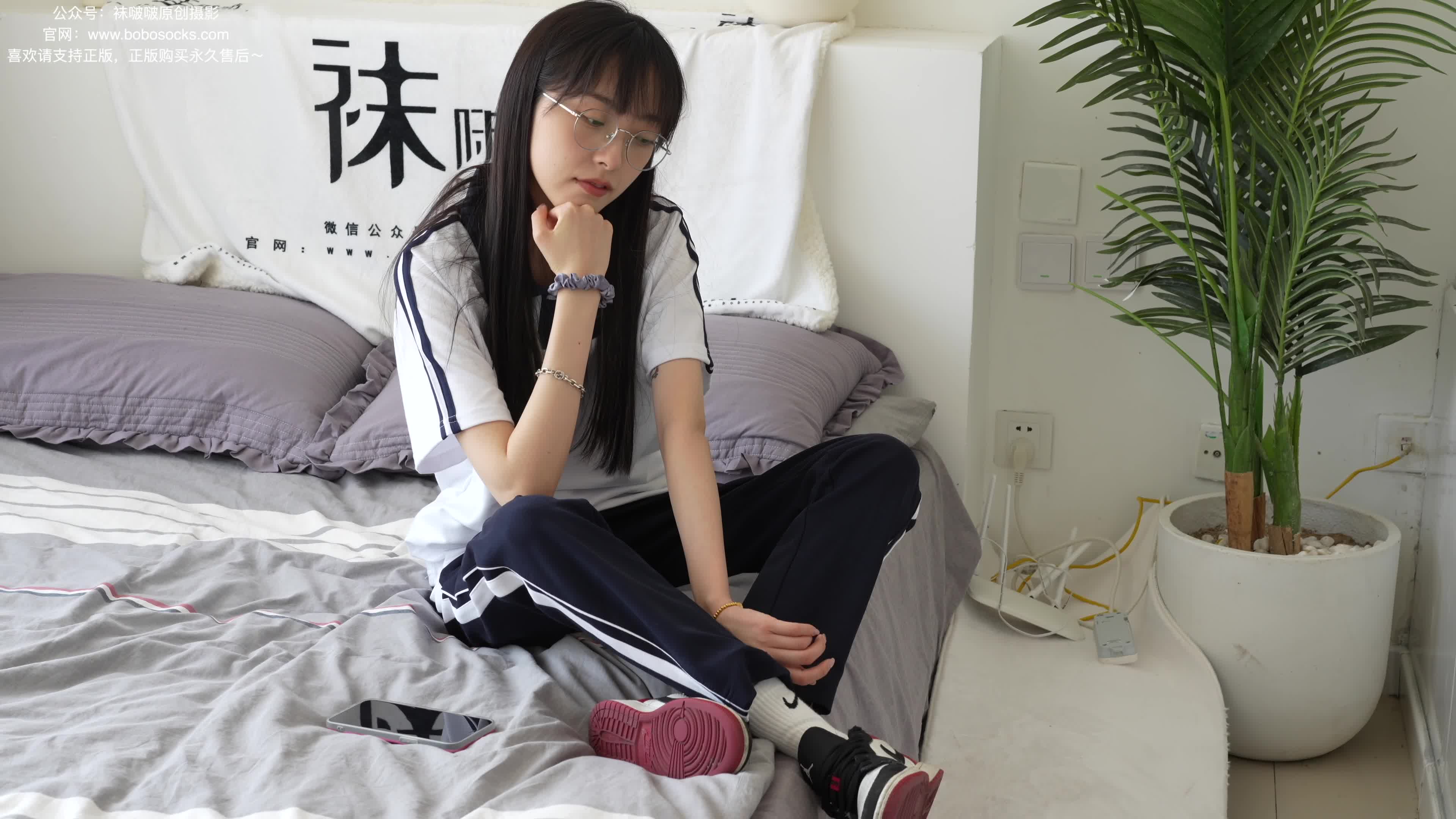 BoBoSocks袜啵啵_NO.207_稚予_aj板鞋_白棉袜_油亮白丝_校服裤里丝_140P_5.25GB-丽丝屋