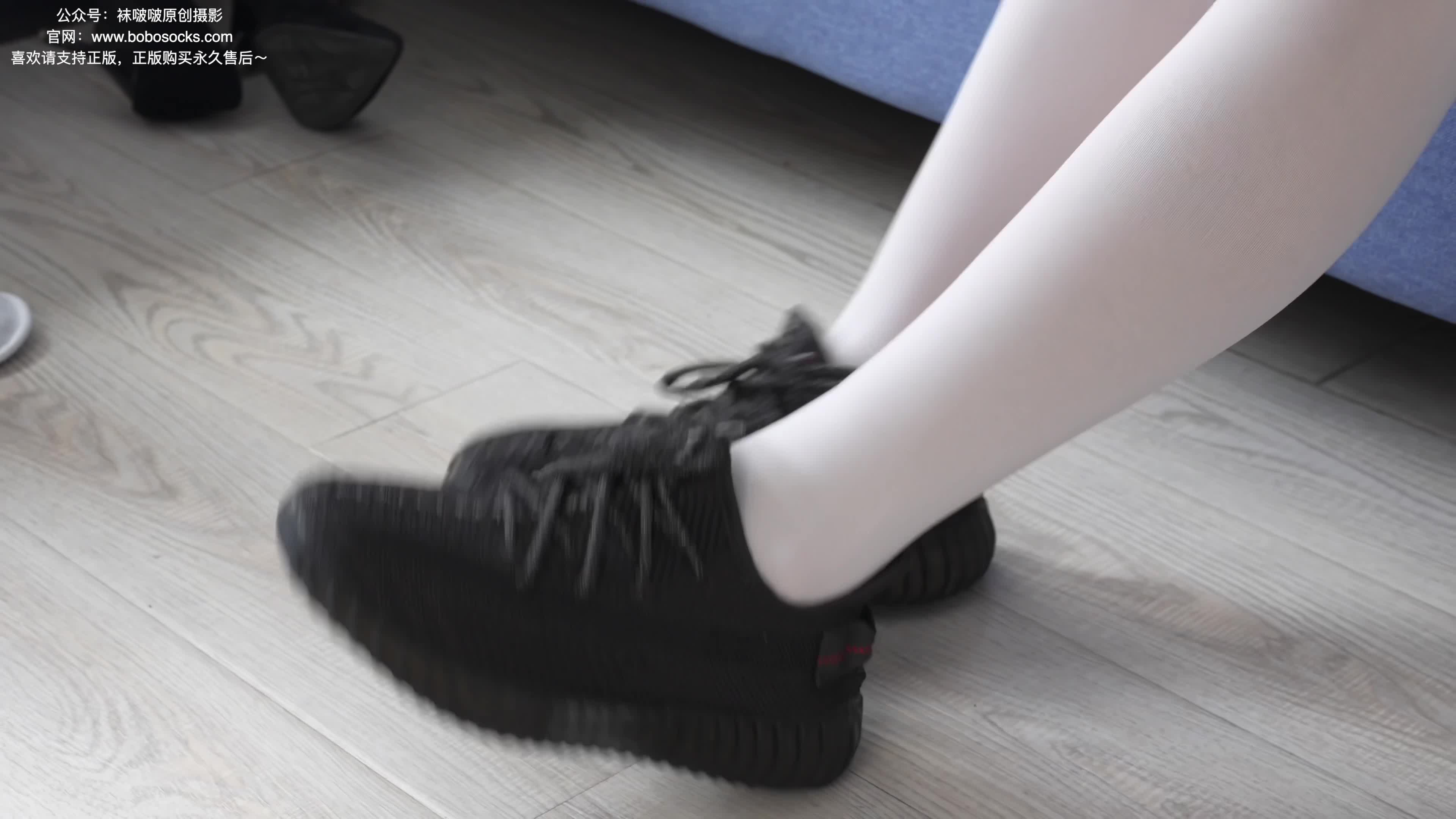 图片[2]-BoBoSocks袜啵啵_NO.214_小沫_黑色运动鞋_厚白丝_花絮版_142P_1V_5.5G-丽丝屋