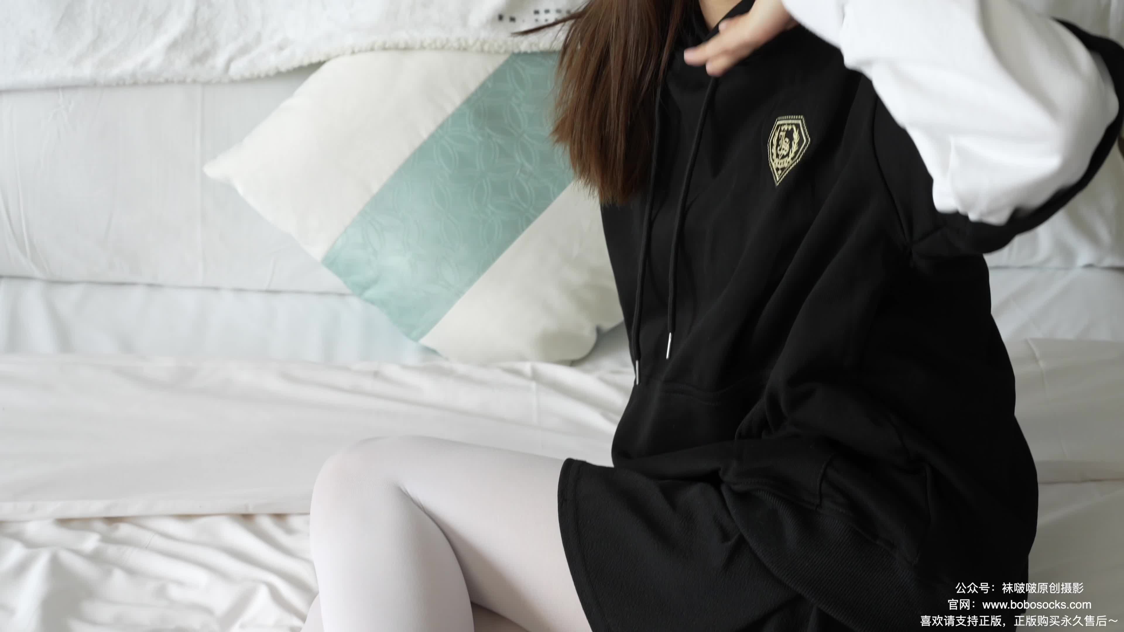 图片[5]-BoBoSocks袜啵啵_NO.214_小沫_黑色运动鞋_厚白丝_花絮版_142P_1V_5.5G-丽丝屋