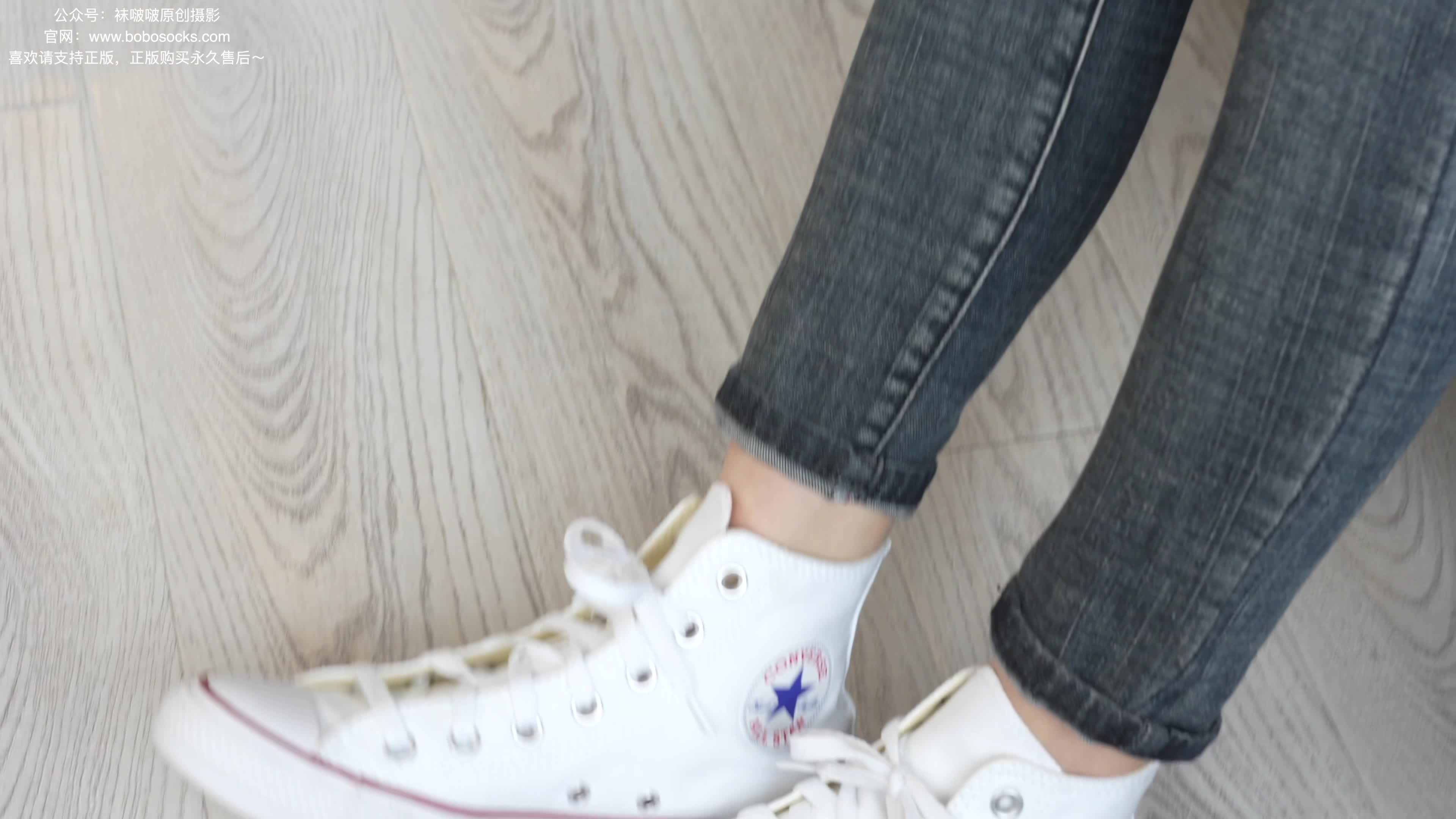 BoBoSocks袜啵啵_NO.220_小沫_两双板鞋_短肉丝_裸足_花絮版_140P_1V_5.99G-丽丝屋