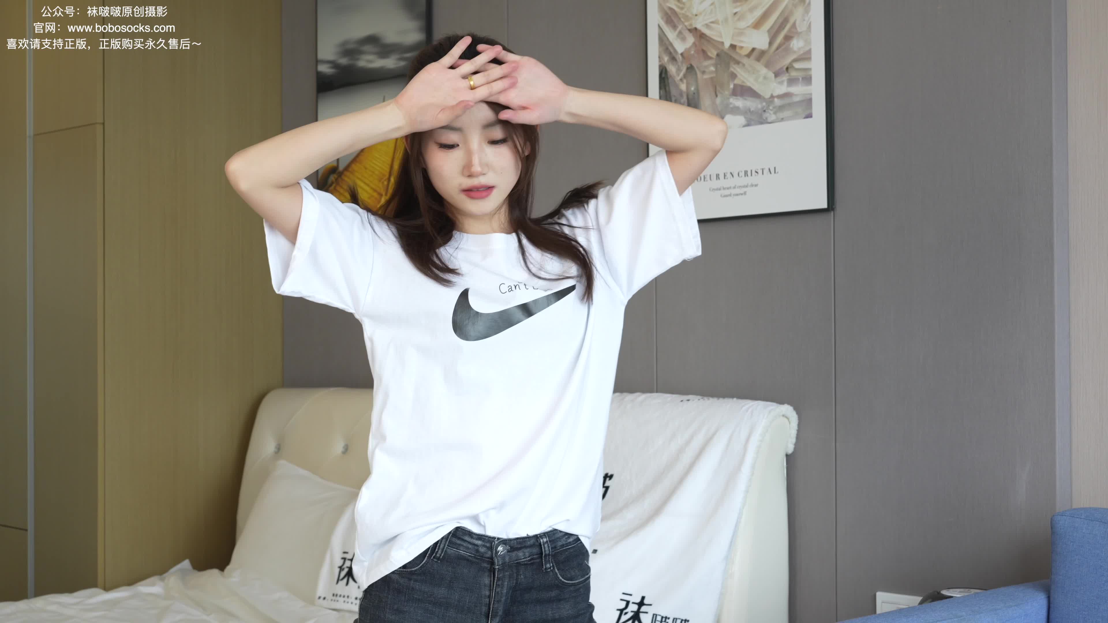 图片[2]-BoBoSocks袜啵啵_NO.220_小沫_两双板鞋_短肉丝_裸足_花絮版_140P_1V_5.99G-丽丝屋