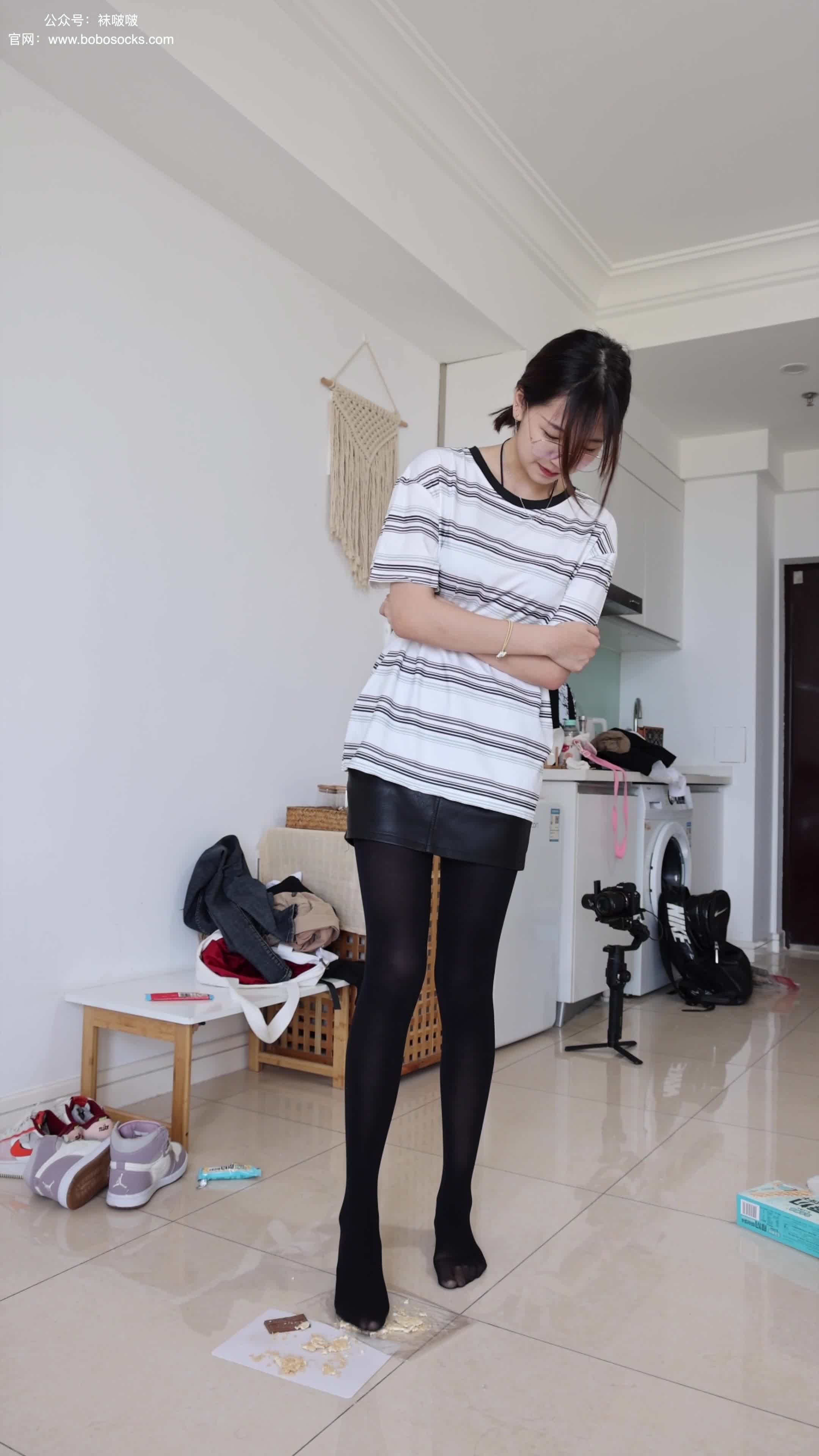 BoBoSocks袜啵啵_积分限定作品_NO.001_小甜豆_平底鞋_厚黑丝_厚肉丝_踩东西剧情_1V_804.1M-丽丝屋