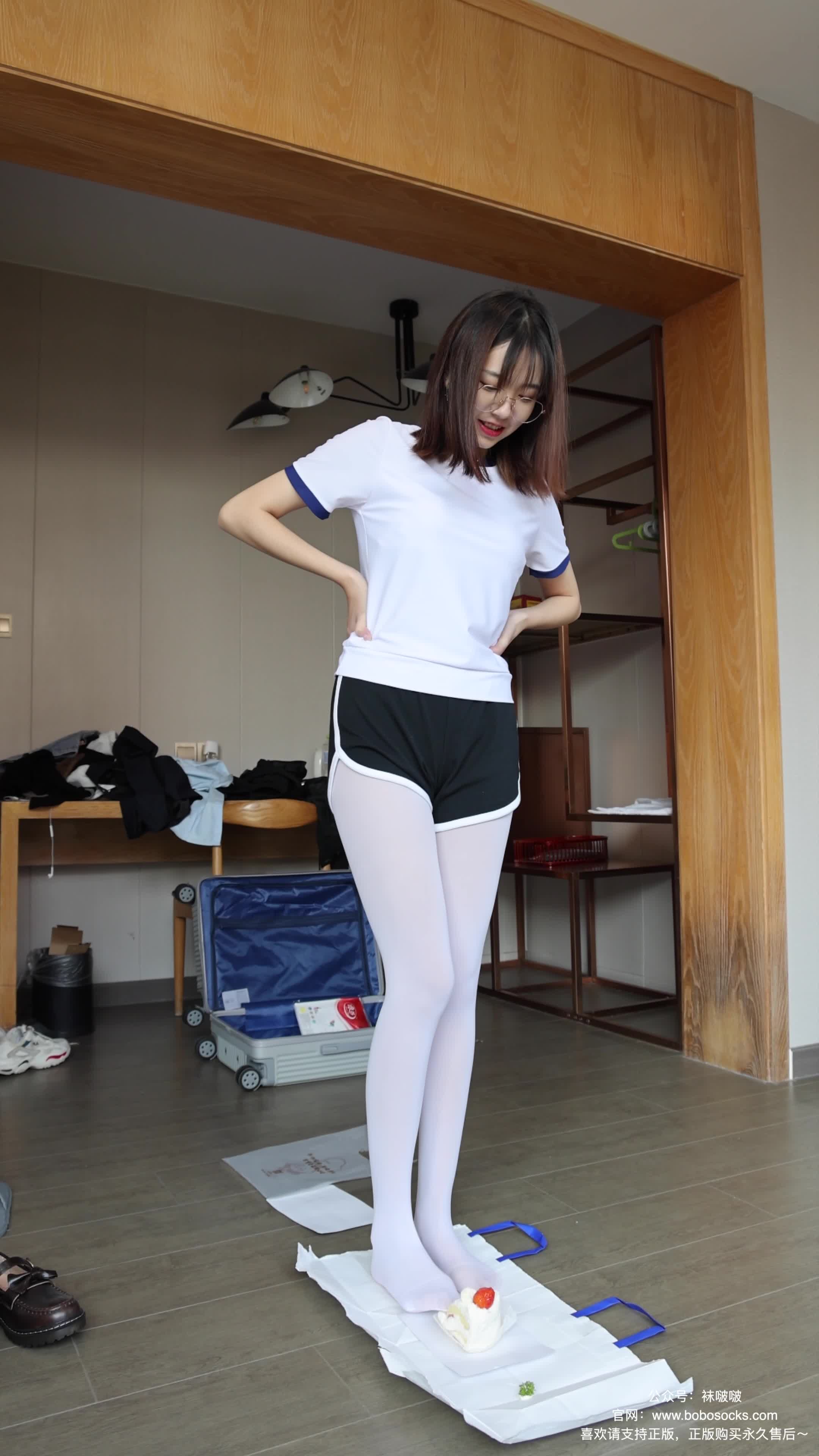 图片[2]-BoBoSocks袜啵啵_积分限定作品_NO.008_小甜豆_皮鞋_厚白丝_踩奶油蛋糕剧情_1V_650.7M-丽丝屋