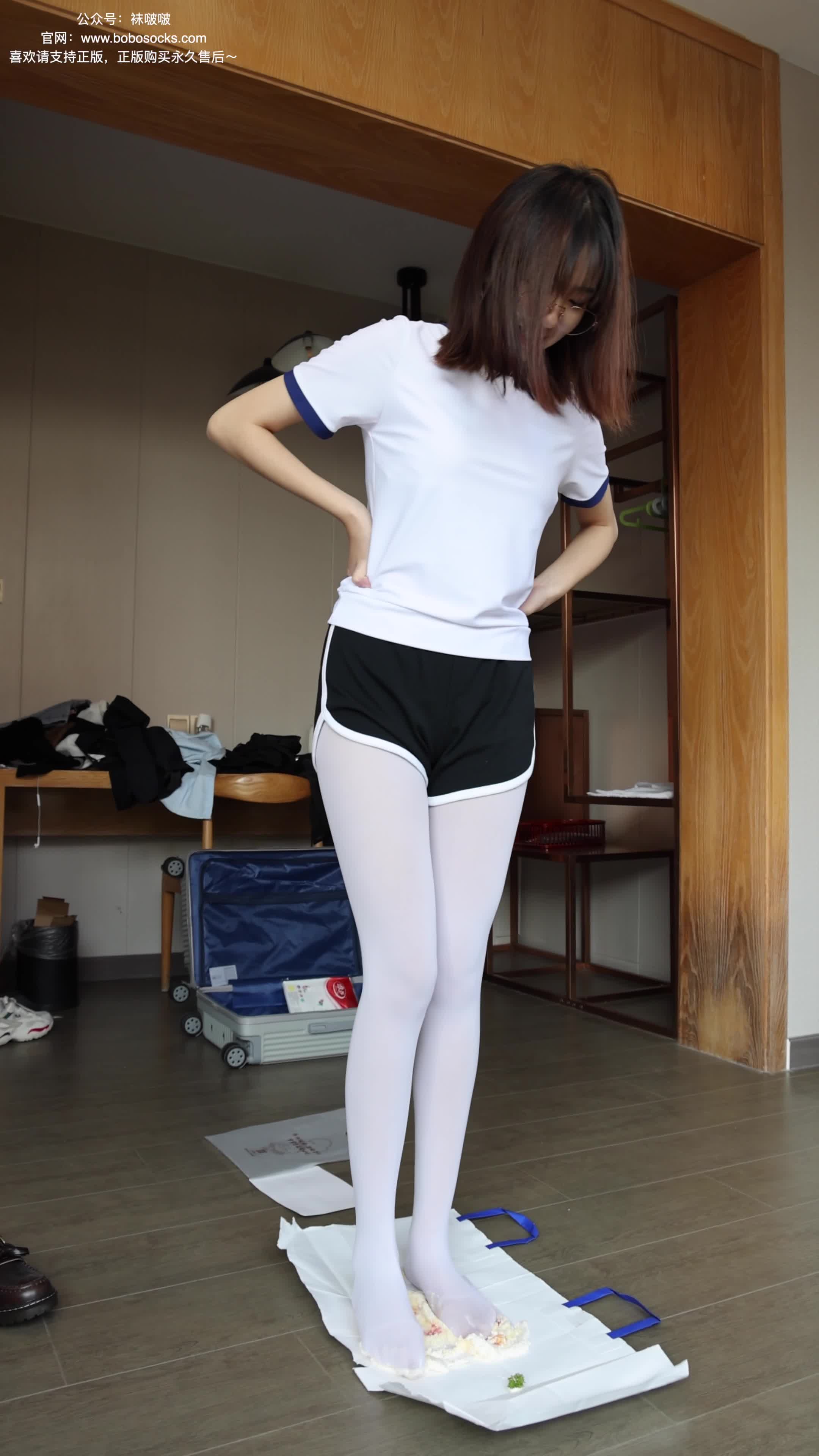 图片[4]-BoBoSocks袜啵啵_积分限定作品_NO.008_小甜豆_皮鞋_厚白丝_踩奶油蛋糕剧情_1V_650.7M-丽丝屋