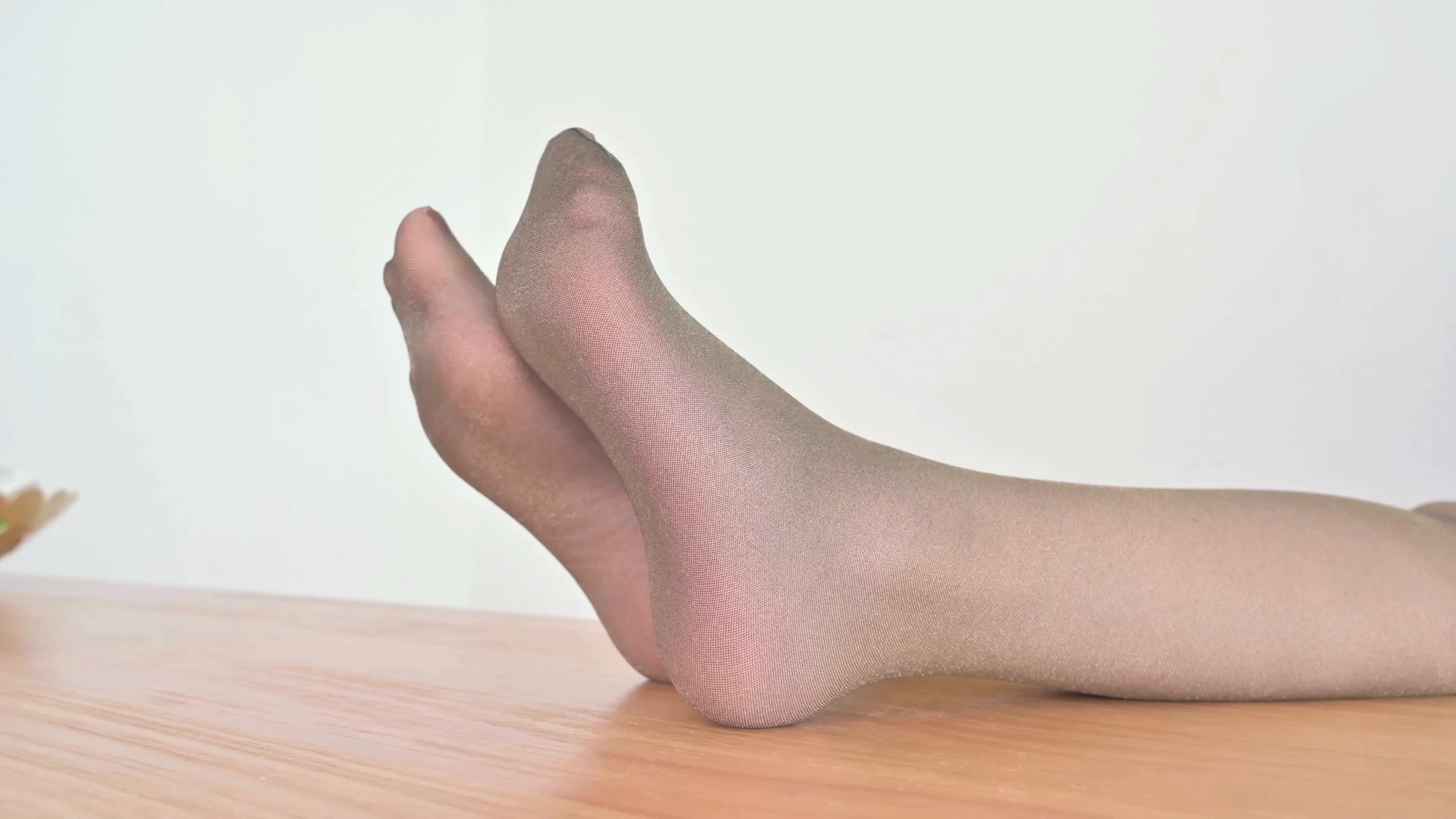 图片[3]-SSA丝社_短片_NO.272_蜜桃_国产珞樱品牌金银闪光丝袜_1V_584.4M-丽丝屋