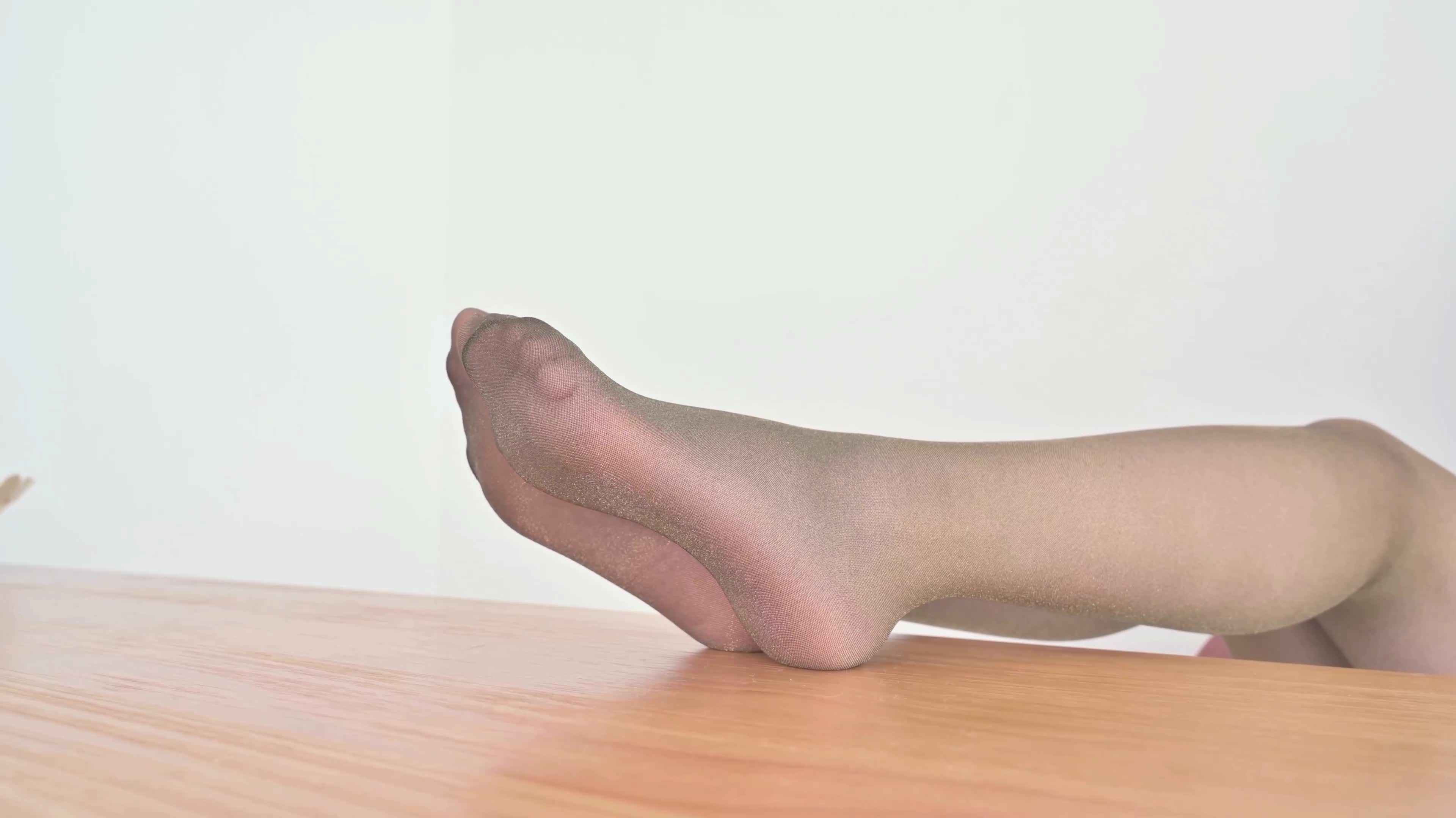 图片[4]-SSA丝社_短片_NO.272_蜜桃_国产珞樱品牌金银闪光丝袜_1V_584.4M-丽丝屋