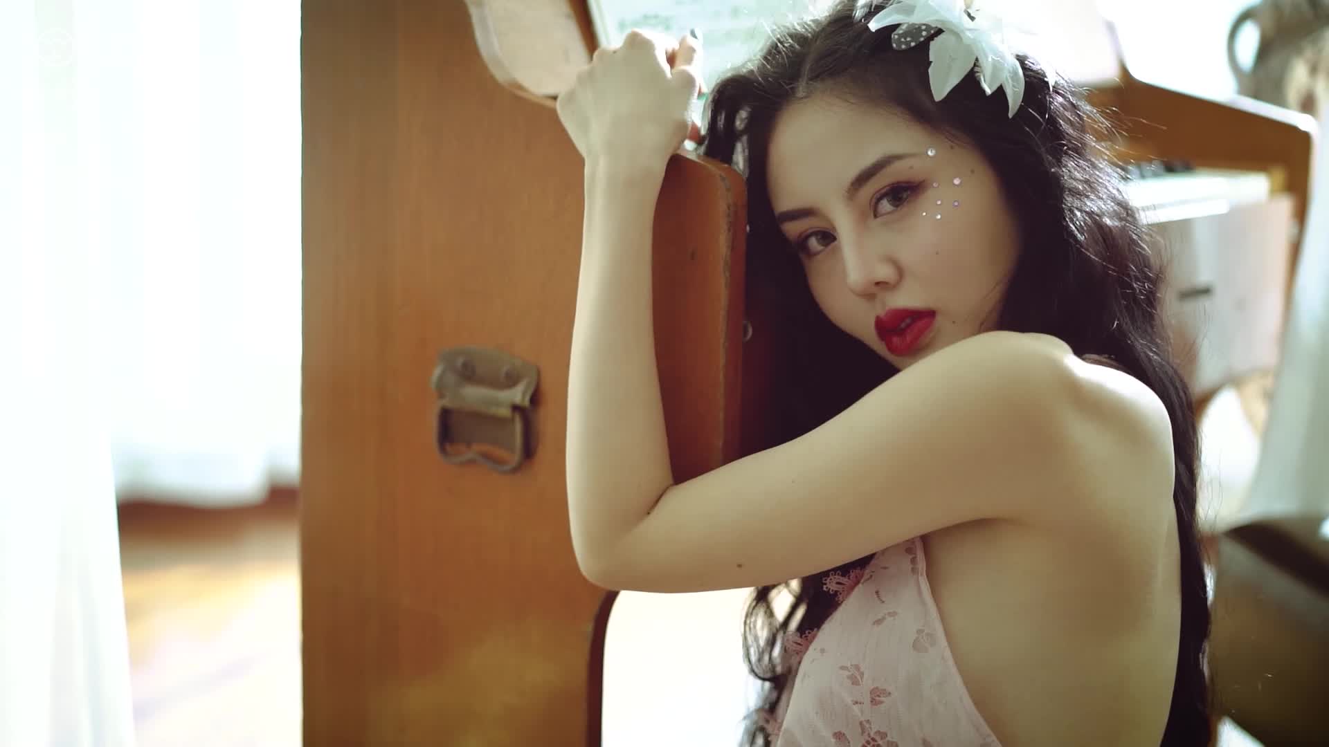 图片[2]-YALAYI雅拉伊_视频_2019.01.14_V011_橘色的暖阳花_凉儿_1V_124M-丽丝屋