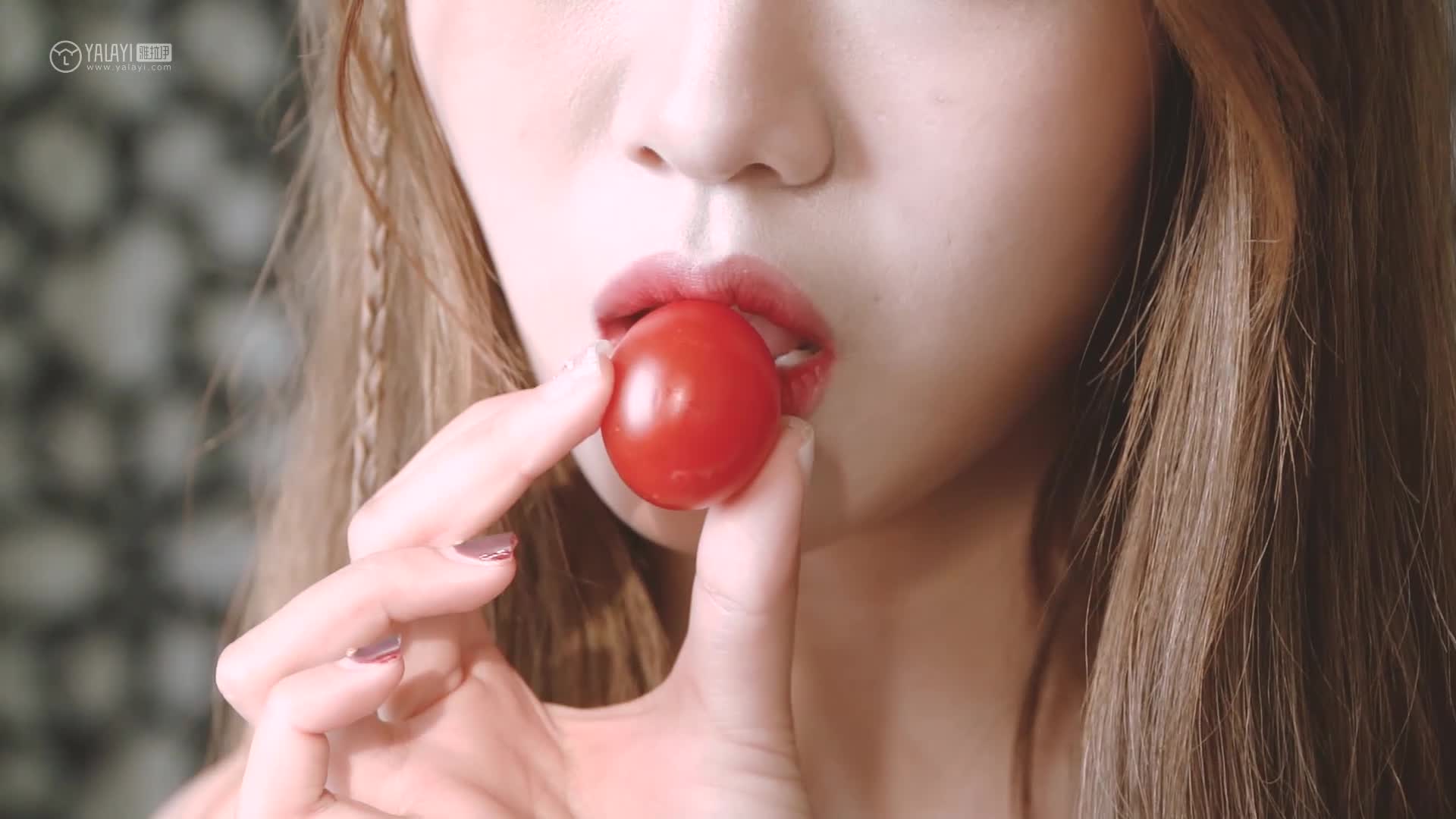 图片[5]-YALAYI雅拉伊_视频_2019.04.23_V029_一抹红映晴_钟晴_1V_141M-丽丝屋