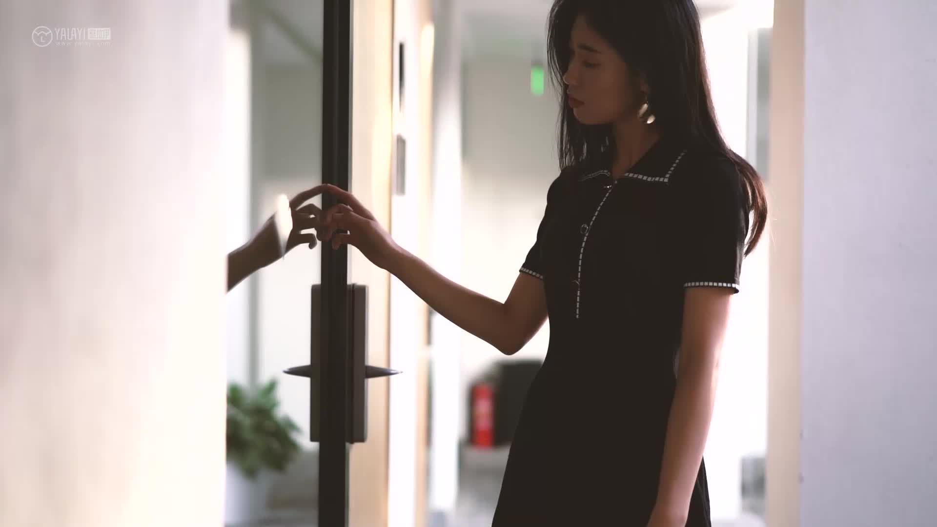 YALAYI雅拉伊_视频_2019.05.06_V032_款款情深_乔妹儿_1V_117M-丽丝屋