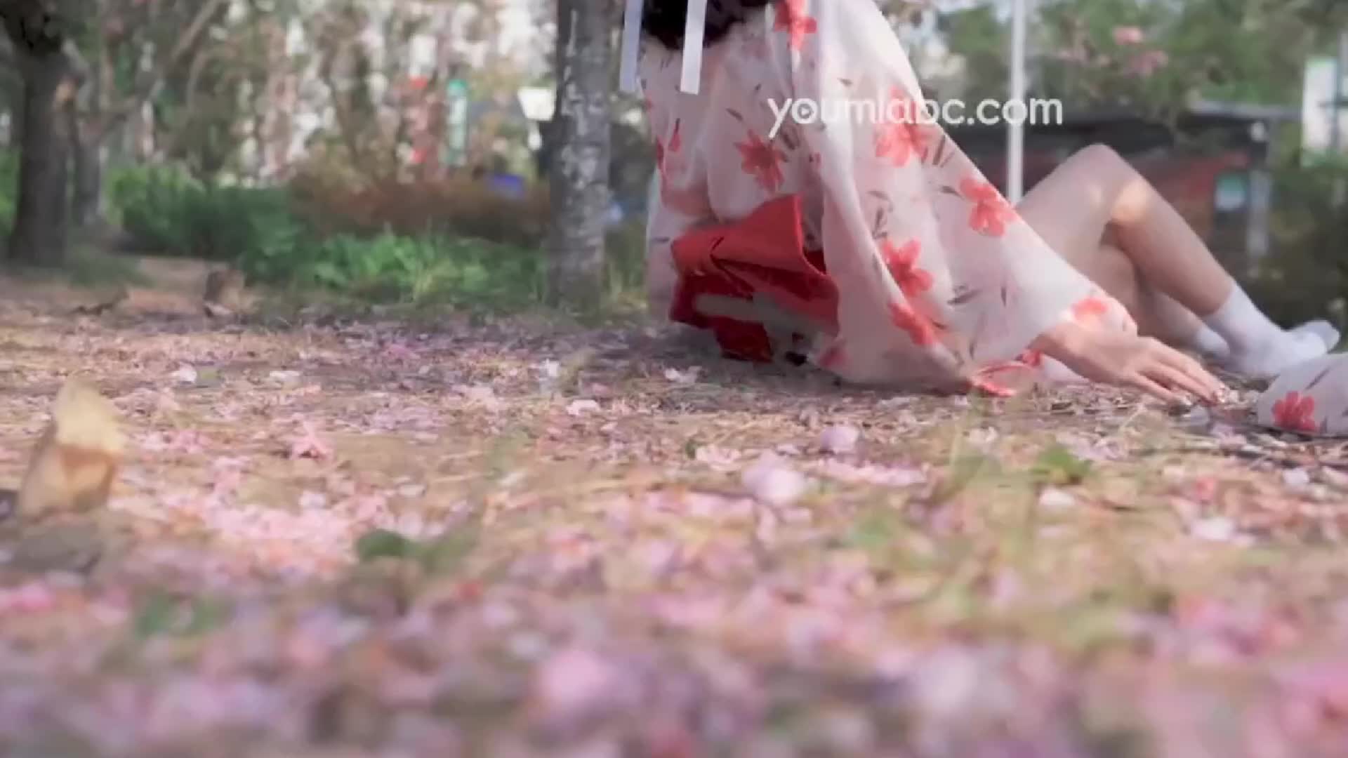 图片[2]-YouMei尤美_视频_2019.08.10_NO.256_樱花树下_李纤纤_1V_290MB-丽丝屋