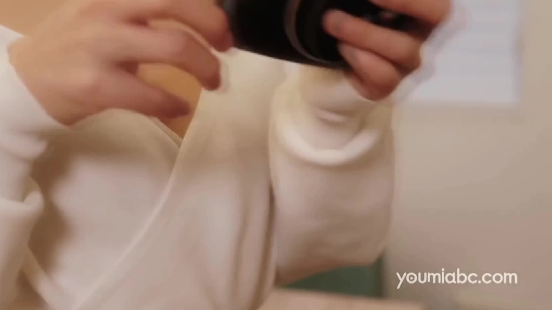 图片[3]-YouMi尤蜜_视频_2019.09.16_NO.374_闺房日记_何嘉颖_1V_141MB-丽丝屋