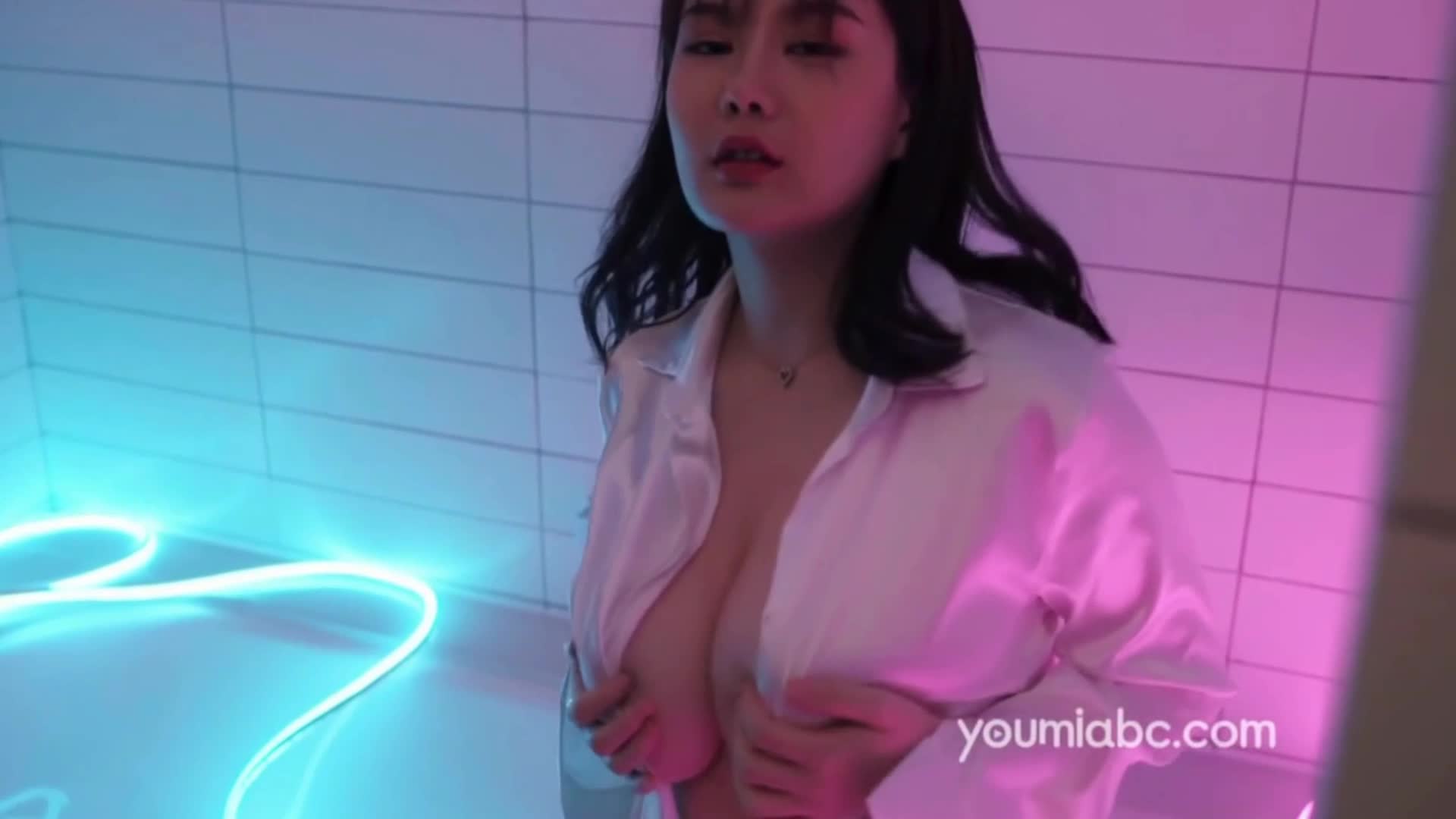 图片[4]-YouMi尤蜜_视频_2020.01.22_NO.540_夜色下の浴室风光_易阳_1V_192MB-丽丝屋