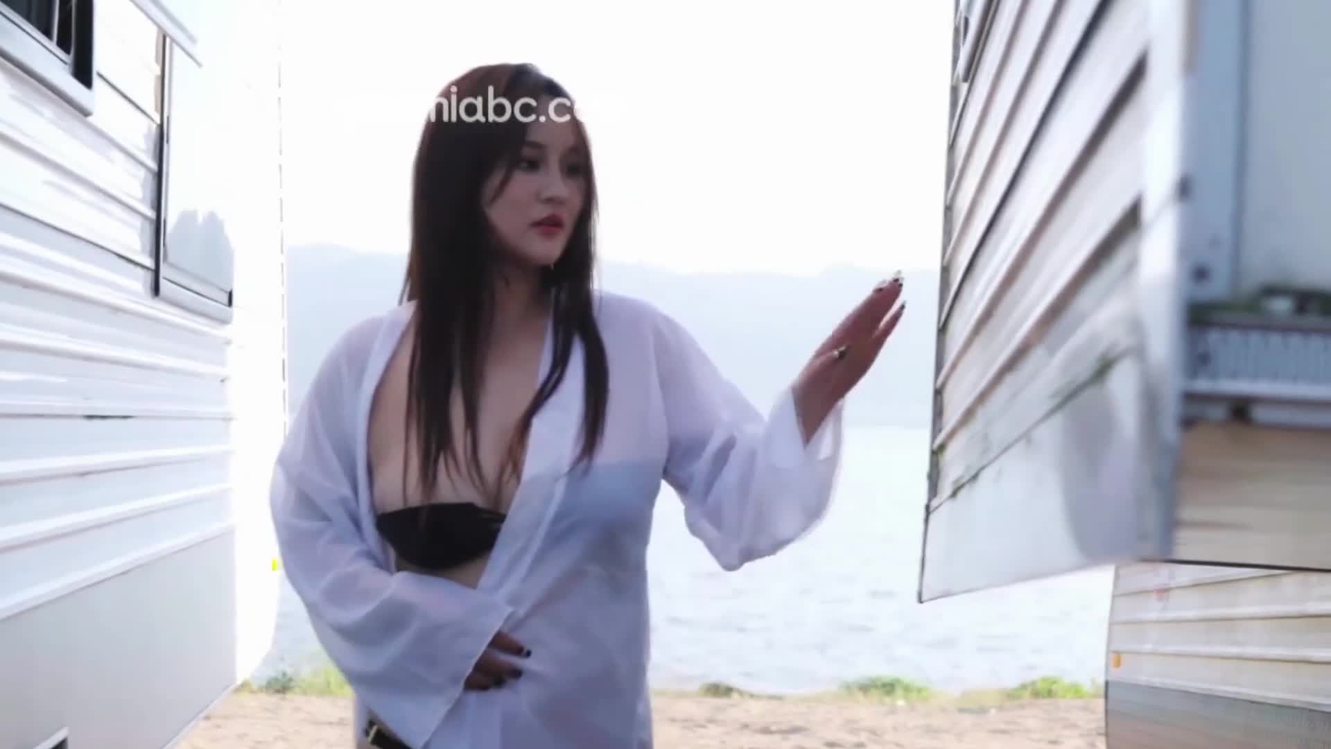 图片[4]-YouMi尤蜜_视频_2020.03.11_NO.569_闲庭雅致の度假少女_潘琳琳_1V_139MB-丽丝屋