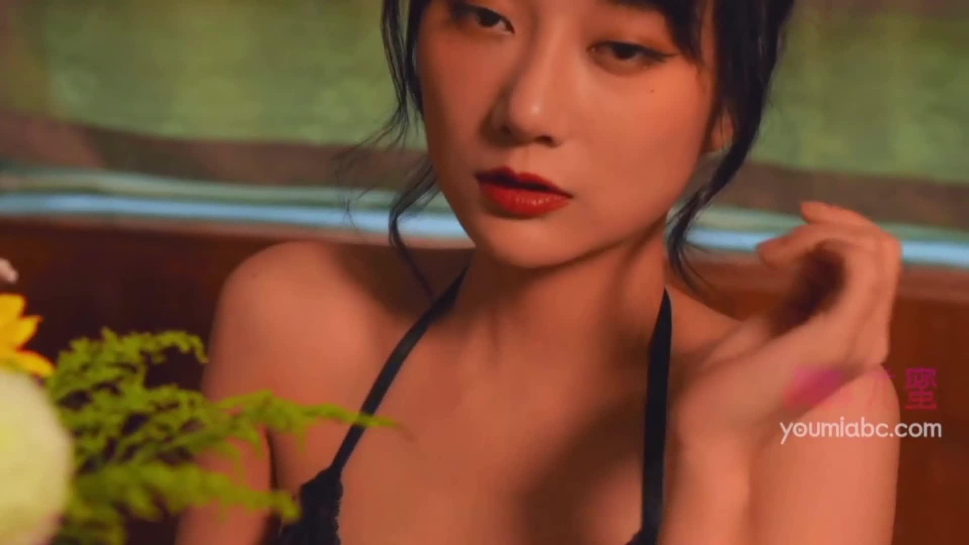 图片[2]-YouMi尤蜜_视频_2020.07.15_NO.688_红玫瑰の心事_何嘉颖_1V_148MB-丽丝屋