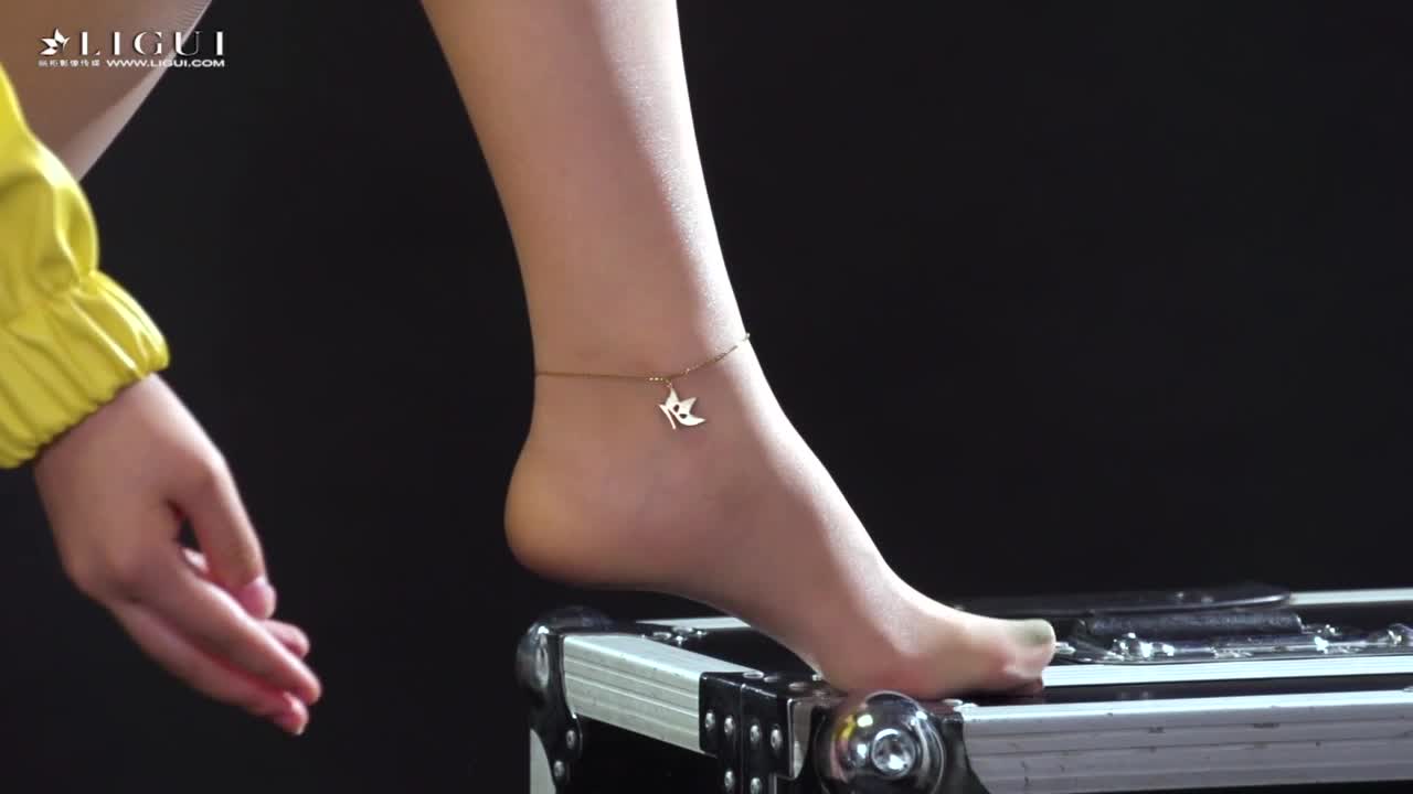 图片[3]-Ligui丽柜_HD484_性感赛道女郎_安娜_1V_596M-丽丝屋