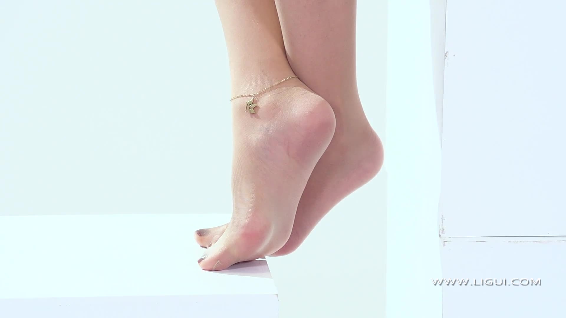 图片[2]-Ligui丽柜_HD视频_2020.10.08_袜底风光_文芮_1V_383MB-丽丝屋