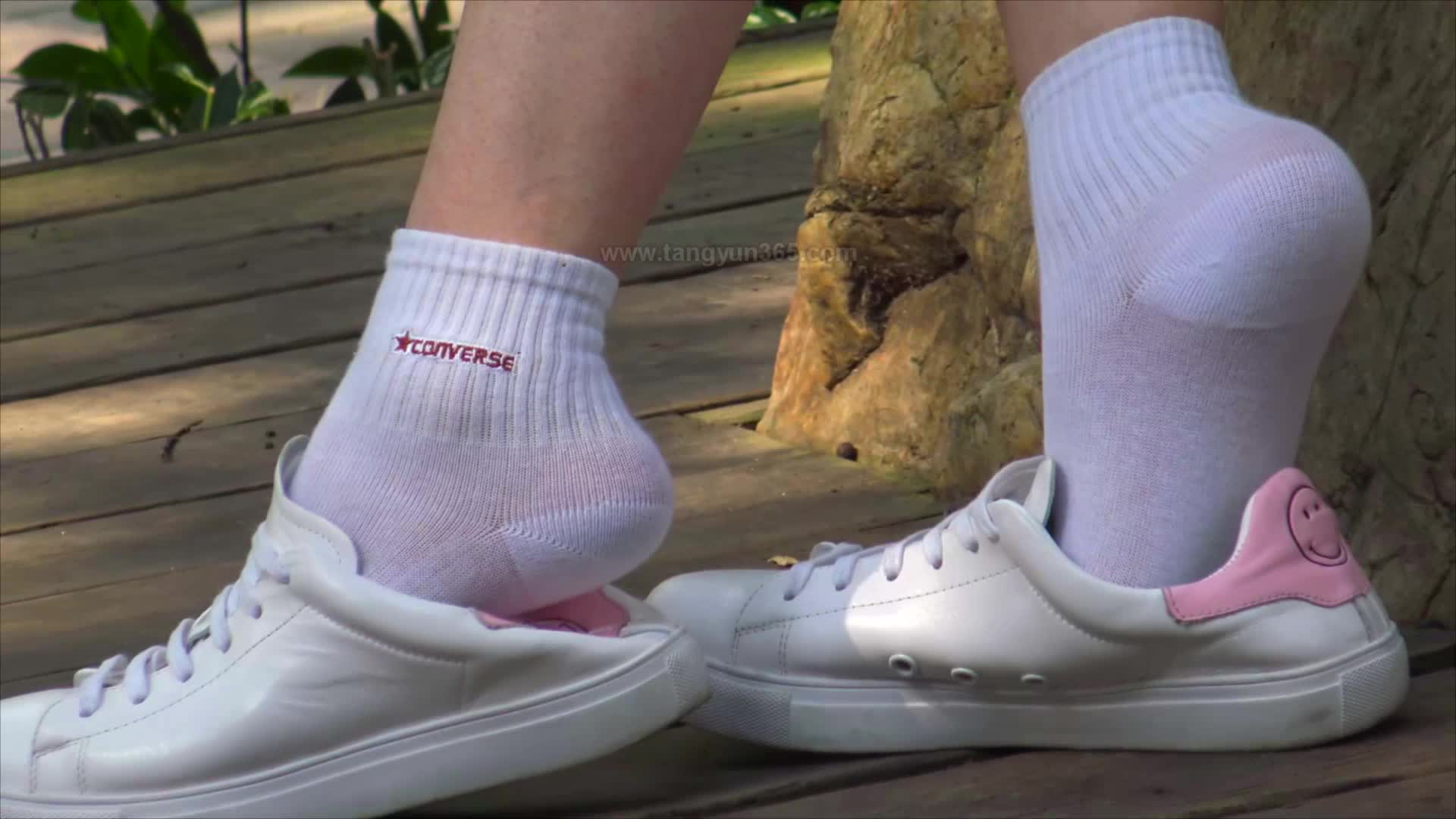图片[2]-唐韵视频_VX0045_凝儿休闲鞋白袜_1V_331M-丽丝屋