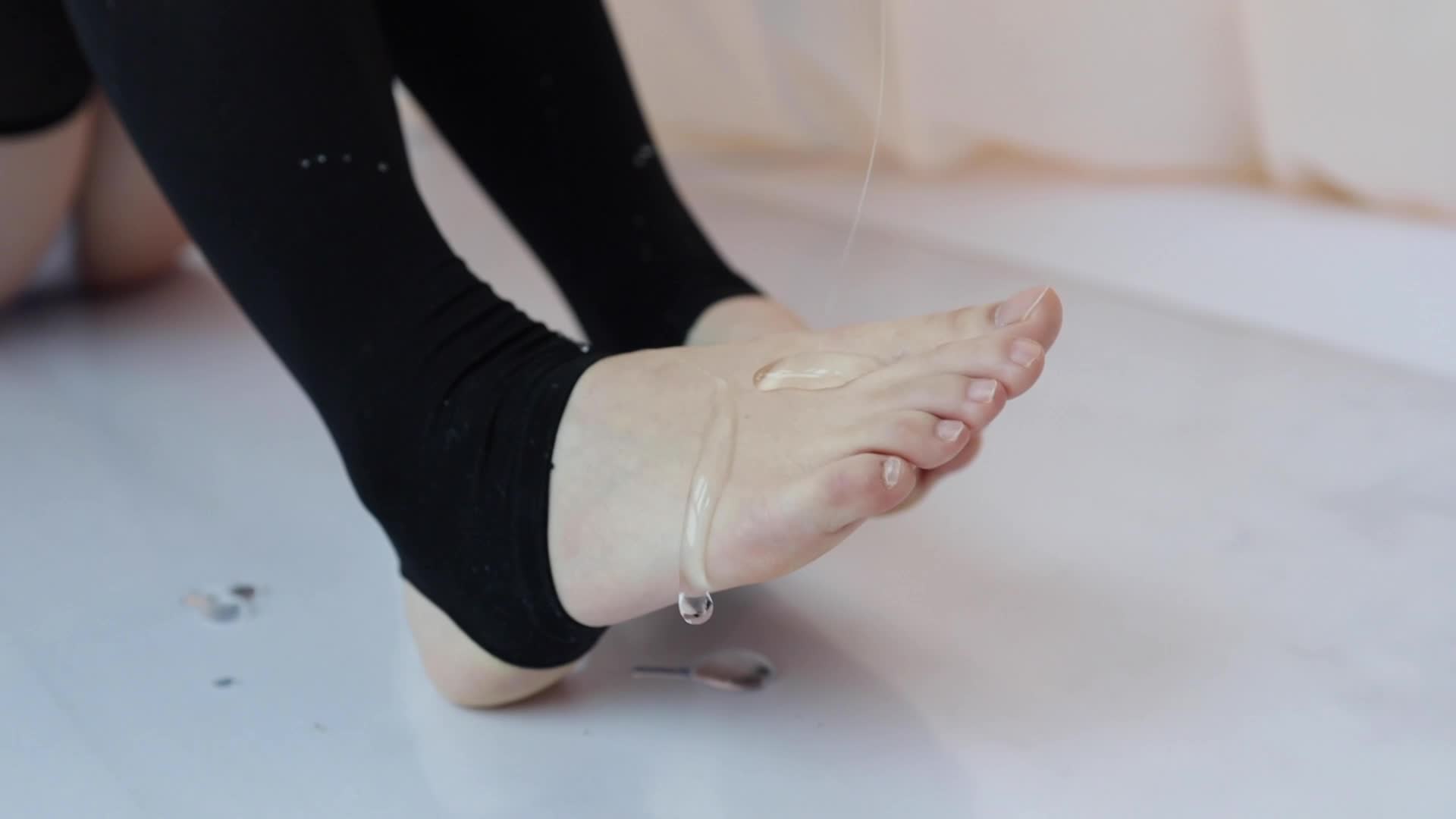 森萝财团写真_X_058_白色死库水8D油亮黑丝_119P1V_2.27GB-丽丝屋