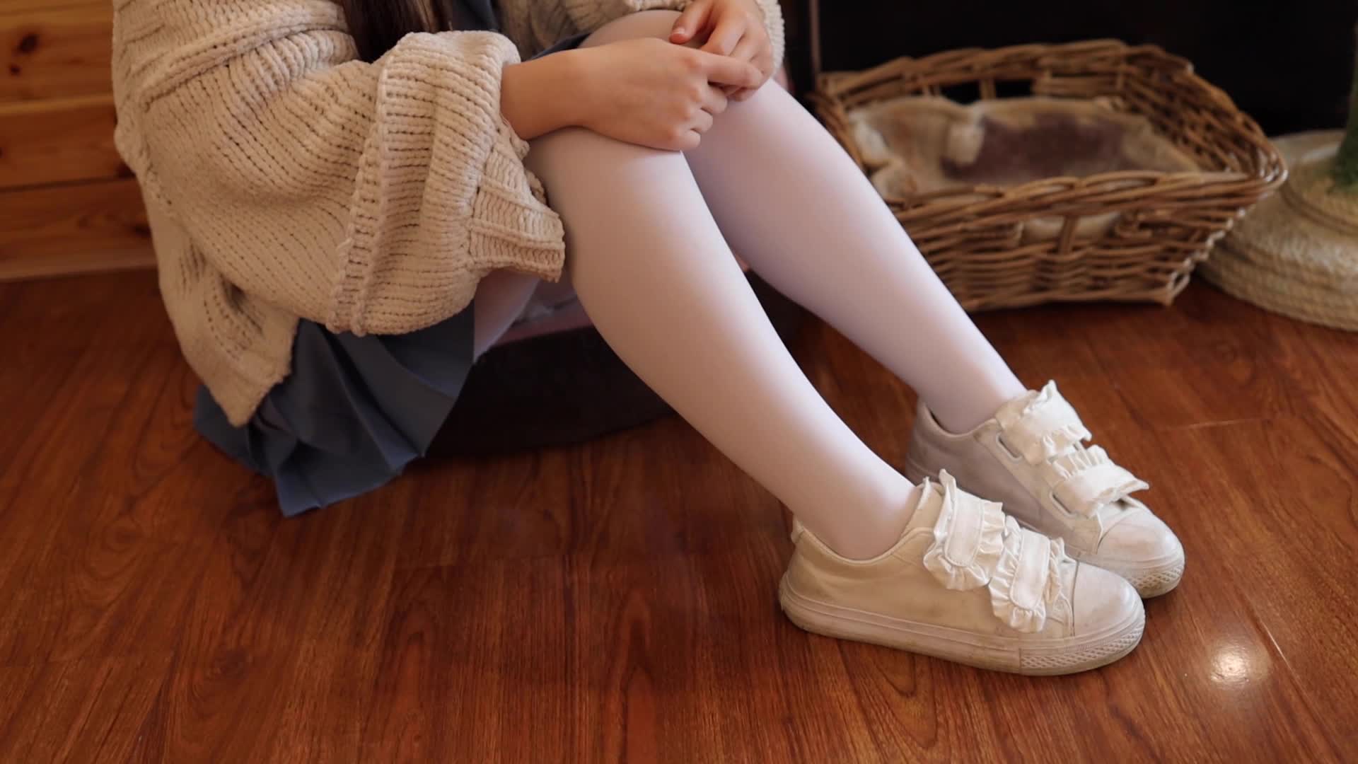 森萝财团写真_X_061_80D薄白丝_65P1V_1.21GB-丽丝屋