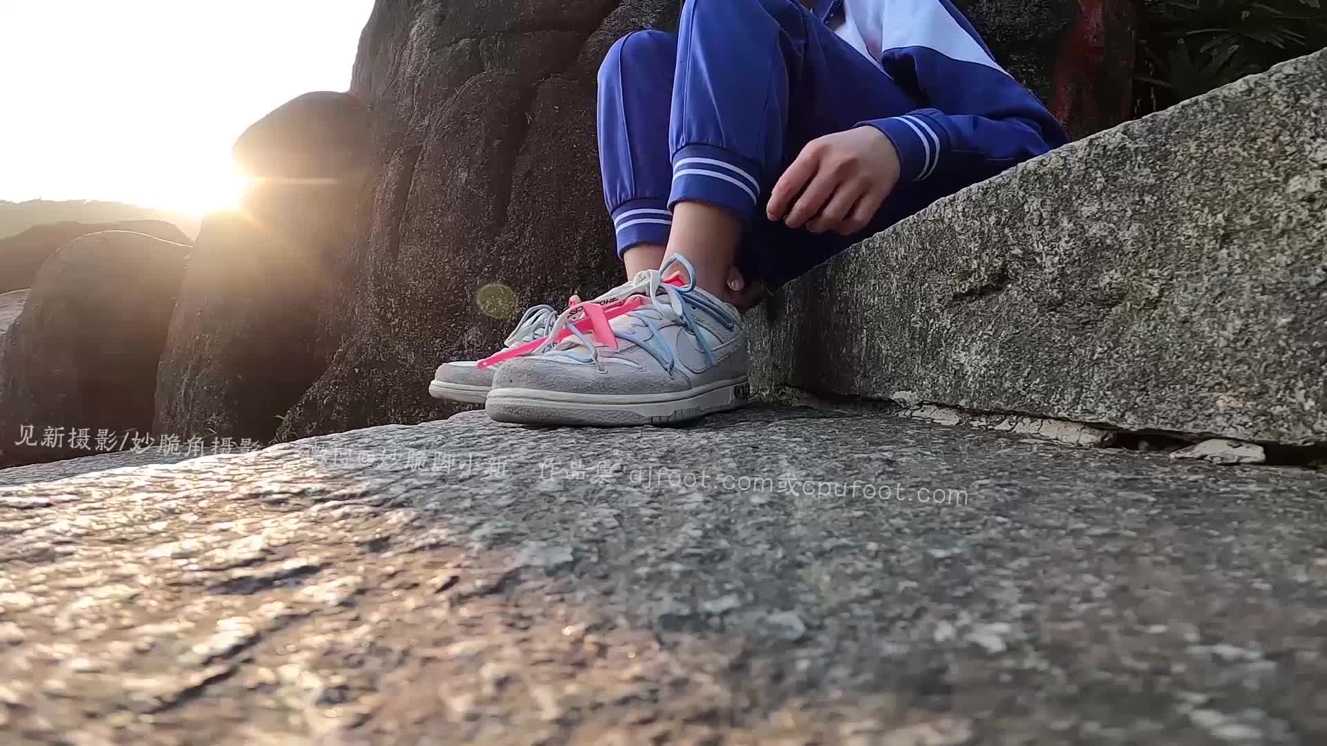 图片[4]-见新摄影_NO.011_梦回学生时代_公园校服棉袜裸足_295P1V_2.95G-丽丝屋