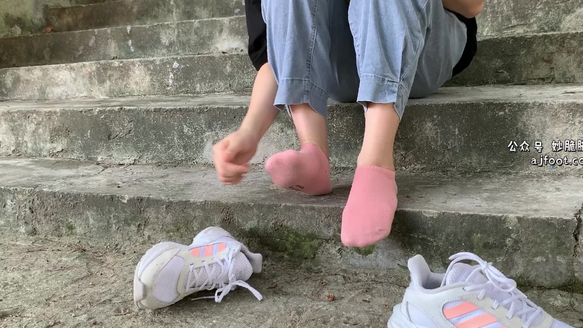 图片[2]-见新摄影_NO.013_大学护理美女户外牛仔裤棉袜_63P1V_1.62G-丽丝屋