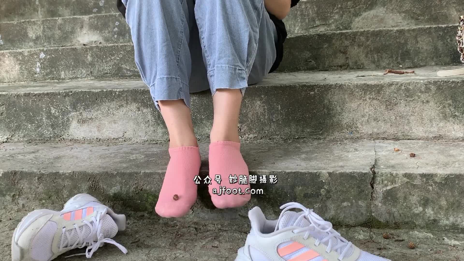 图片[3]-见新摄影_NO.013_大学护理美女户外牛仔裤棉袜_63P1V_1.62G-丽丝屋