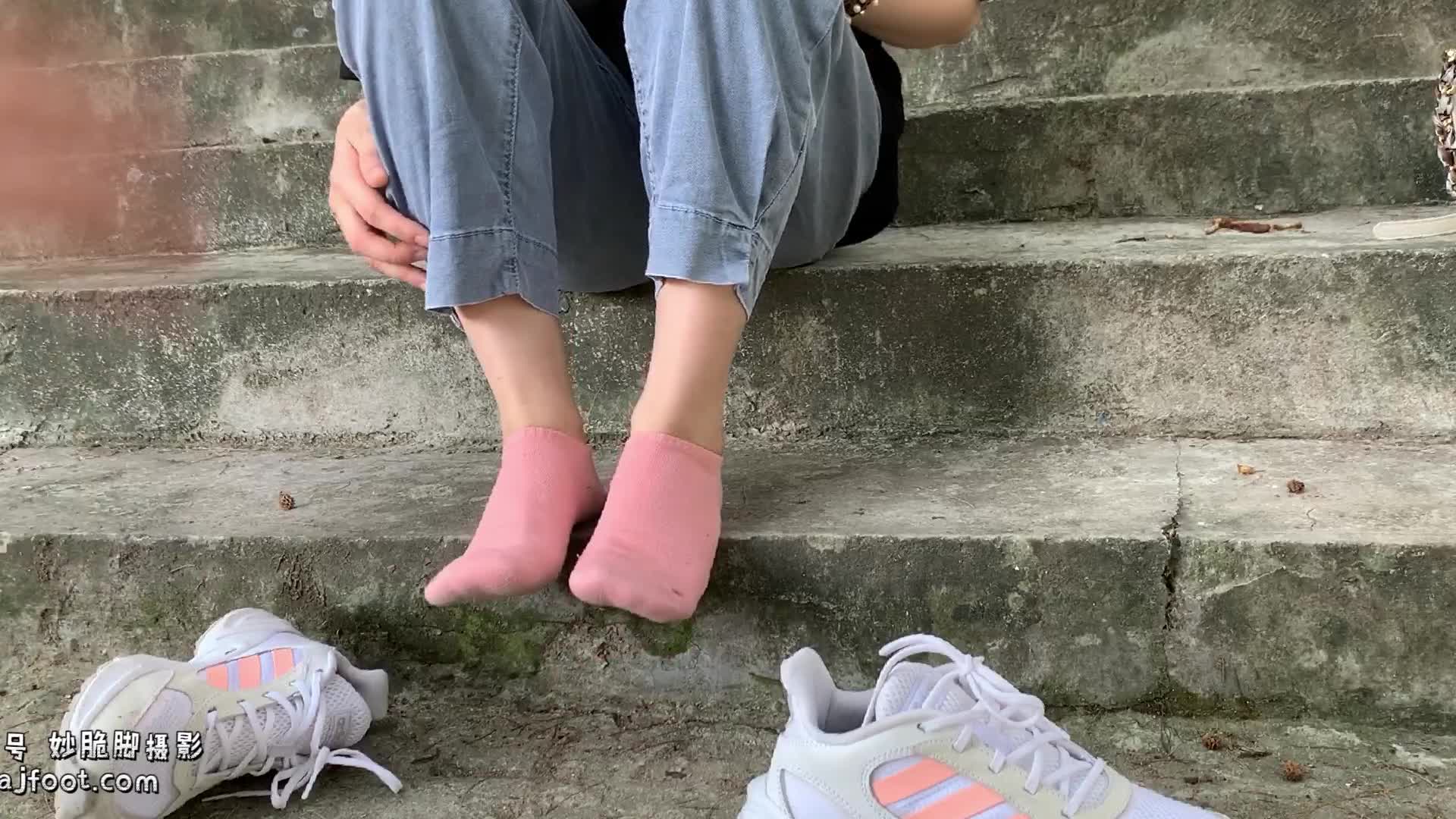 图片[4]-见新摄影_NO.013_大学护理美女户外牛仔裤棉袜_63P1V_1.62G-丽丝屋