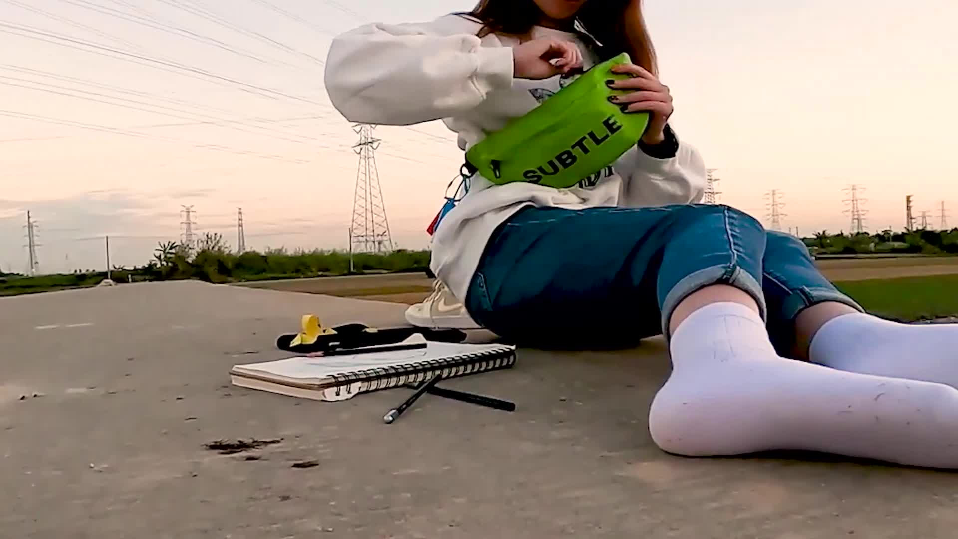 图片[5]-见新摄影_NO.027_追赶落日余晖的逆光少女_133P1V_948.7M-丽丝屋