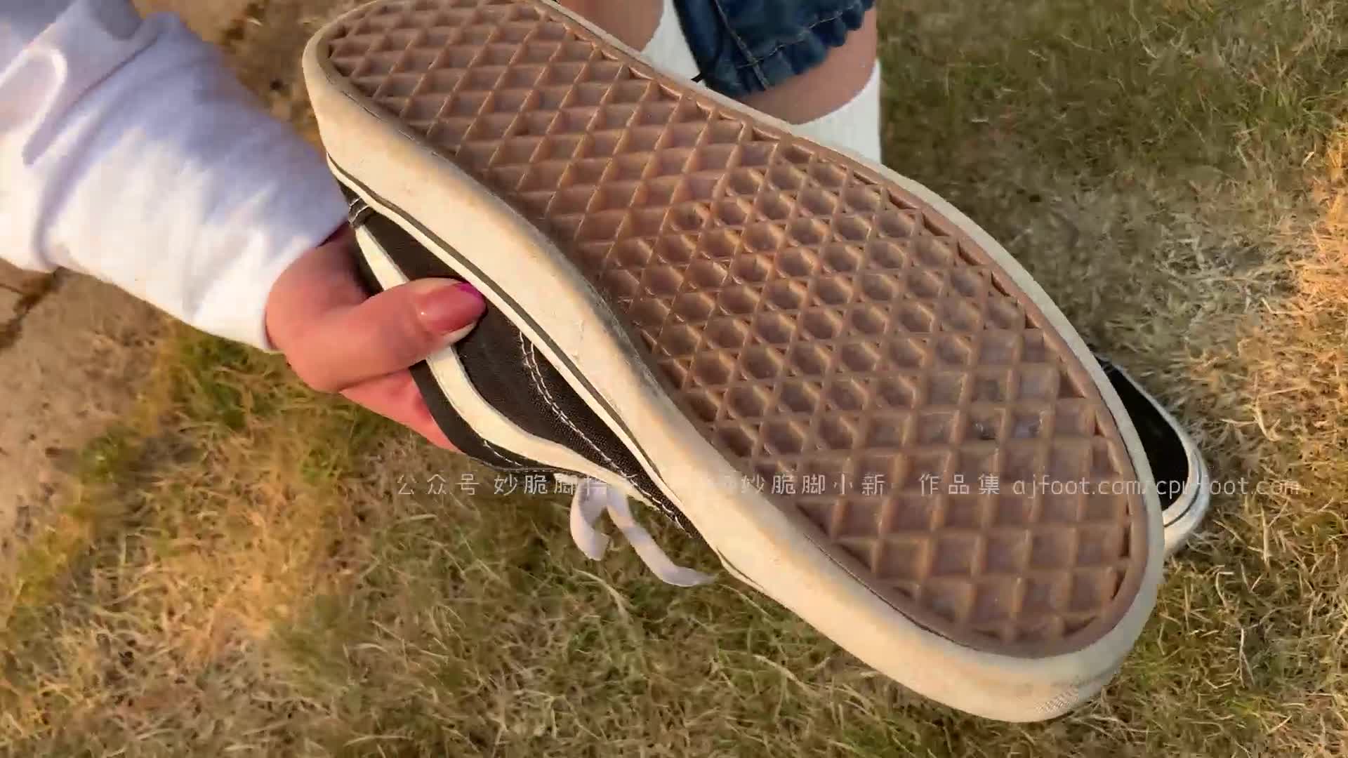 图片[2]-见新摄影_NO.049_VANA帆布鞋_牛仔裤_小可_364P_1V_2.03G-丽丝屋